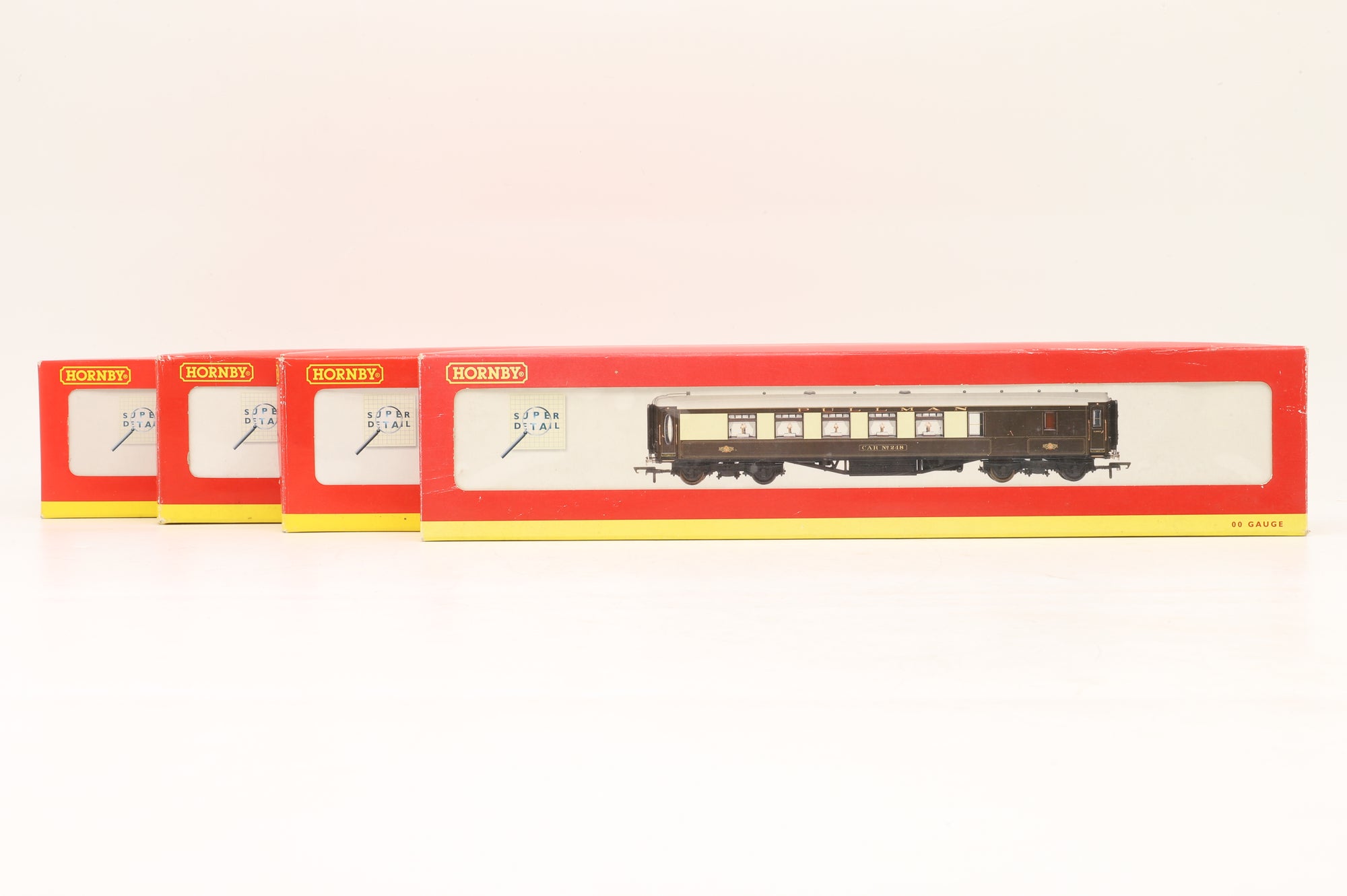 Hornby OO Rake of 4 Pullman Cars, Including R4487, R4150, R4163 & R4164