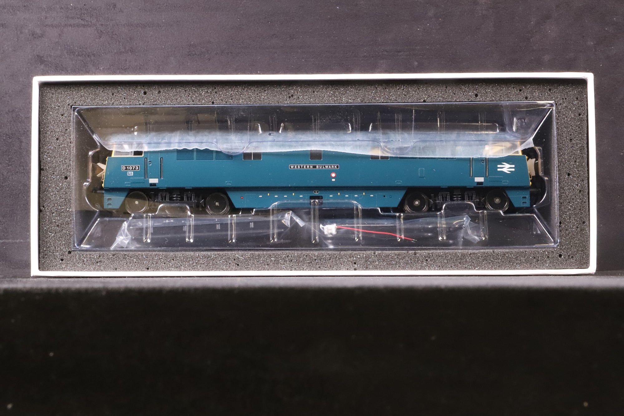 Heljan OO 5220 Class 52 Diesel 'D1073' 'Western Bulwark' BR Blue Full Yellow Ends