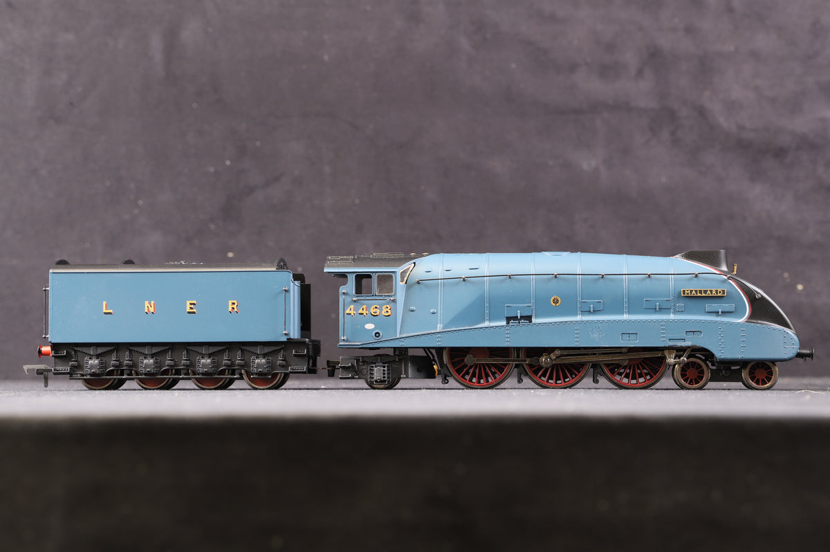 Bachmann OO 31-952 A4 Class &#39;4468&#39; &#39;Mallard&#39; LNER Garter Blue With Valances