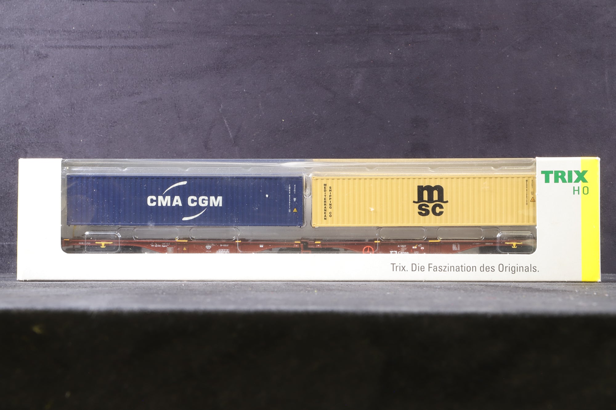 Trix HO 24800(1) Pack Of 2 Flat Wagons &  Containers