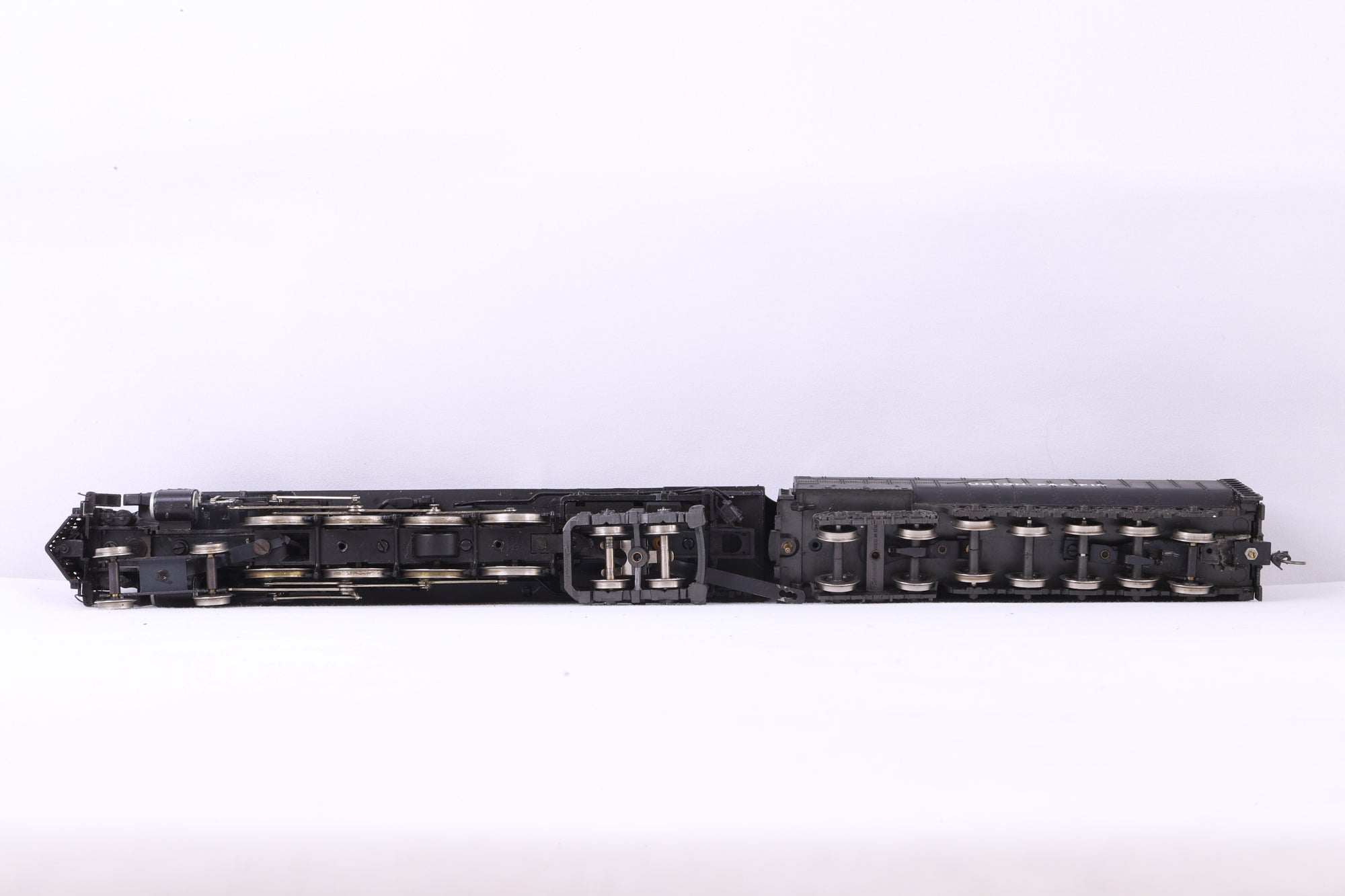 Rivarossi HO 1528 4-8-4 Union Pacific Steam Locomotive '8444'