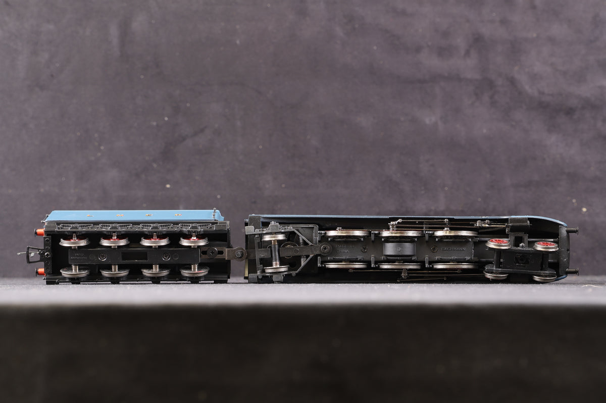 Bachmann OO 31-952 A4 Class &#39;4468&#39; &#39;Mallard&#39; LNER Garter Blue With Valances