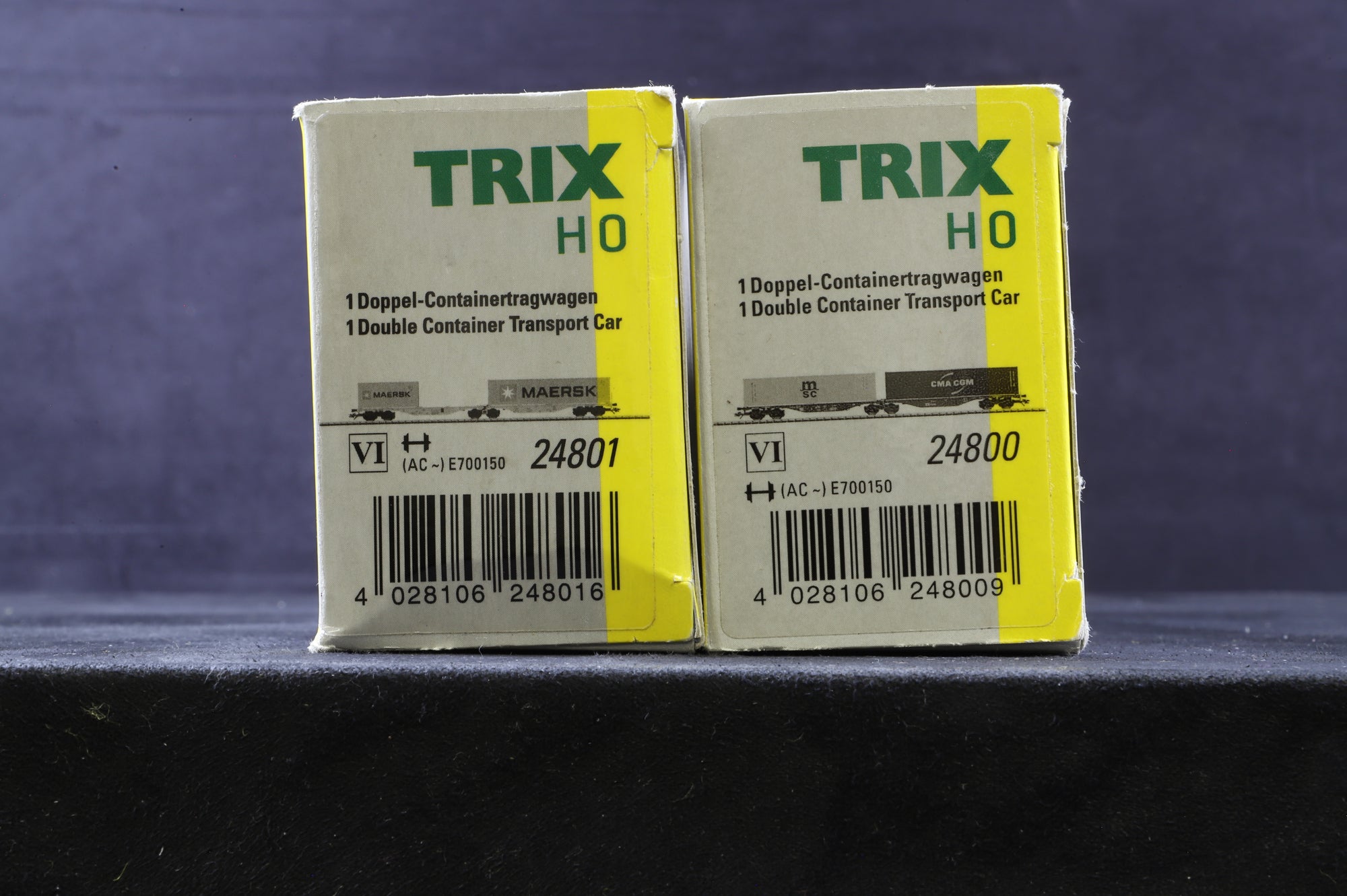 Trix HO 24800(1) Pack Of 2 Flat Wagons &  Containers