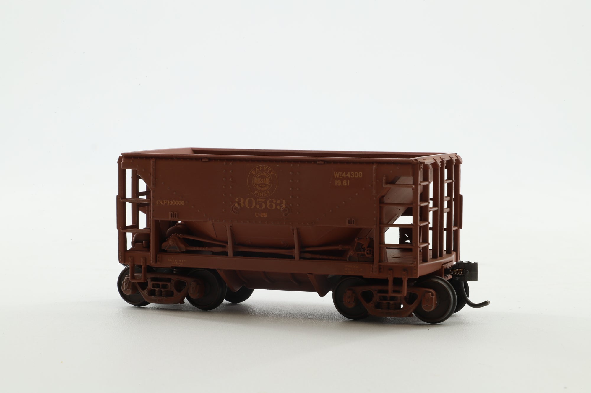 Walthers HO 6-Pack of 24' Michigan Ore Cars in DMIR Brown - Pro-Weathered/Customised