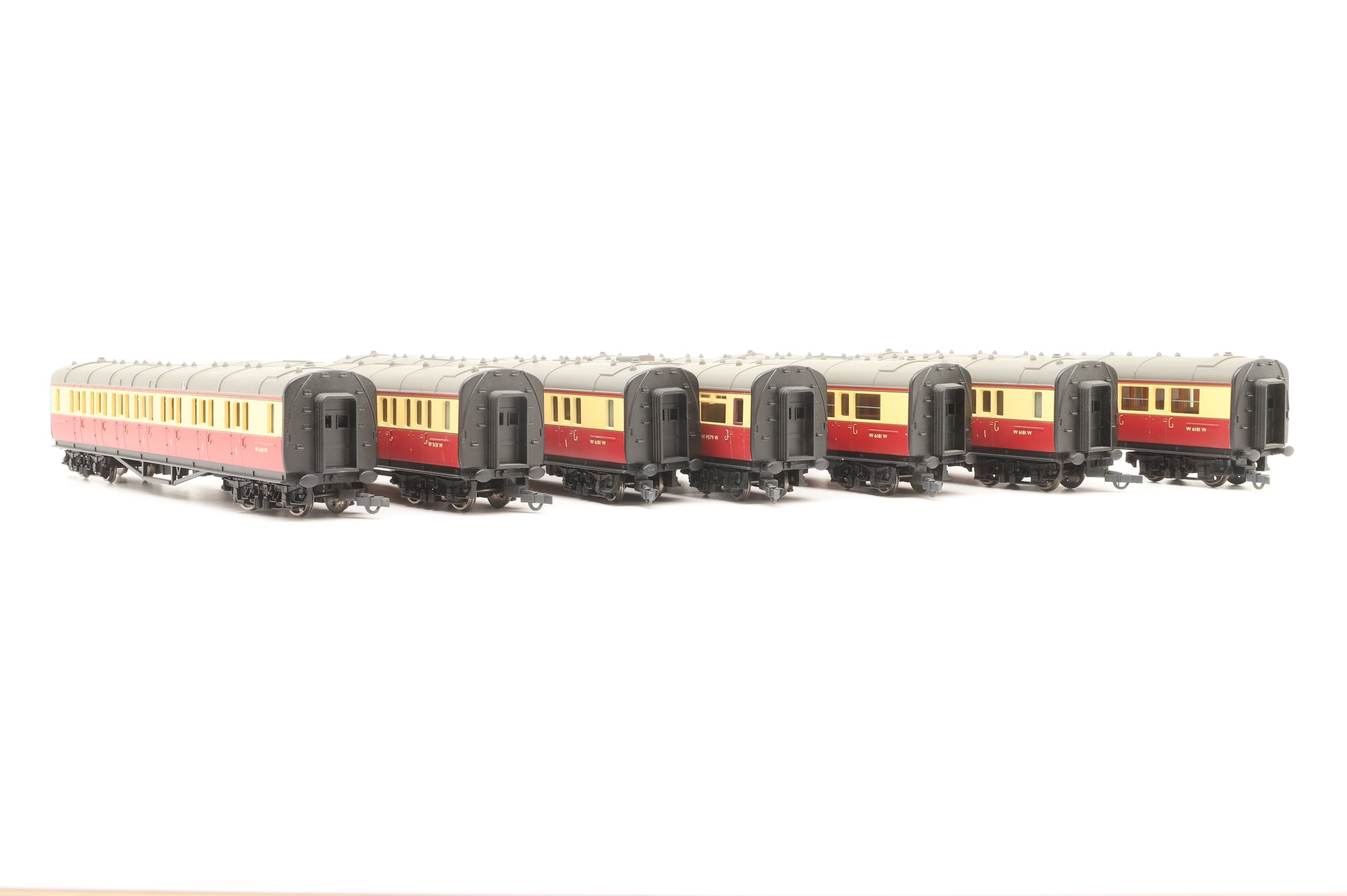 Hornby OO Rake of 7 BR Ex-GWR Crimson & Cream Coaches