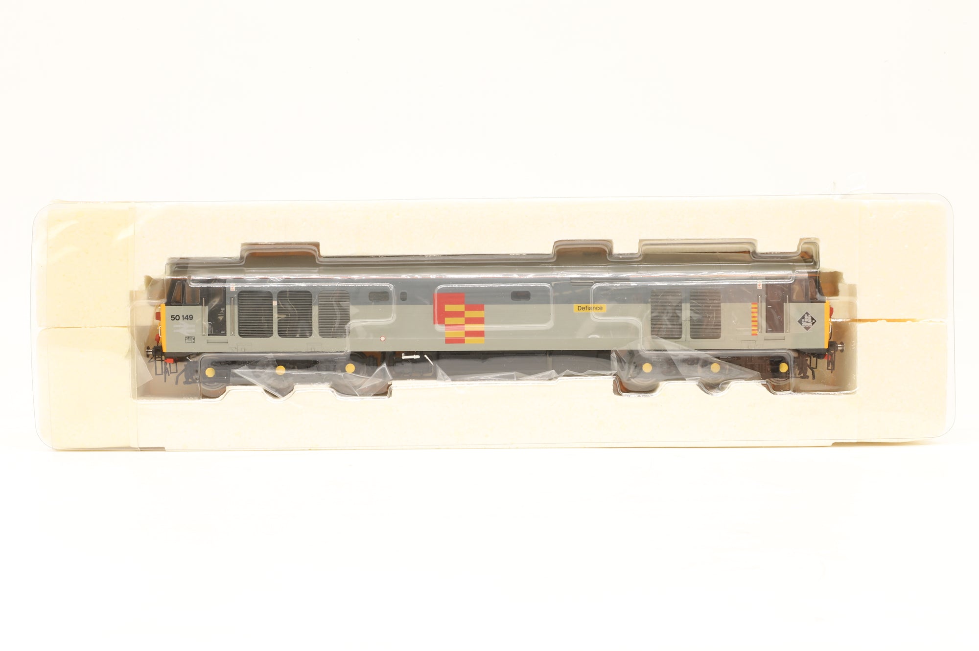 Hornby OO RR2434 Class 50 '50149' 'Defiance' BR Railfreight Sector