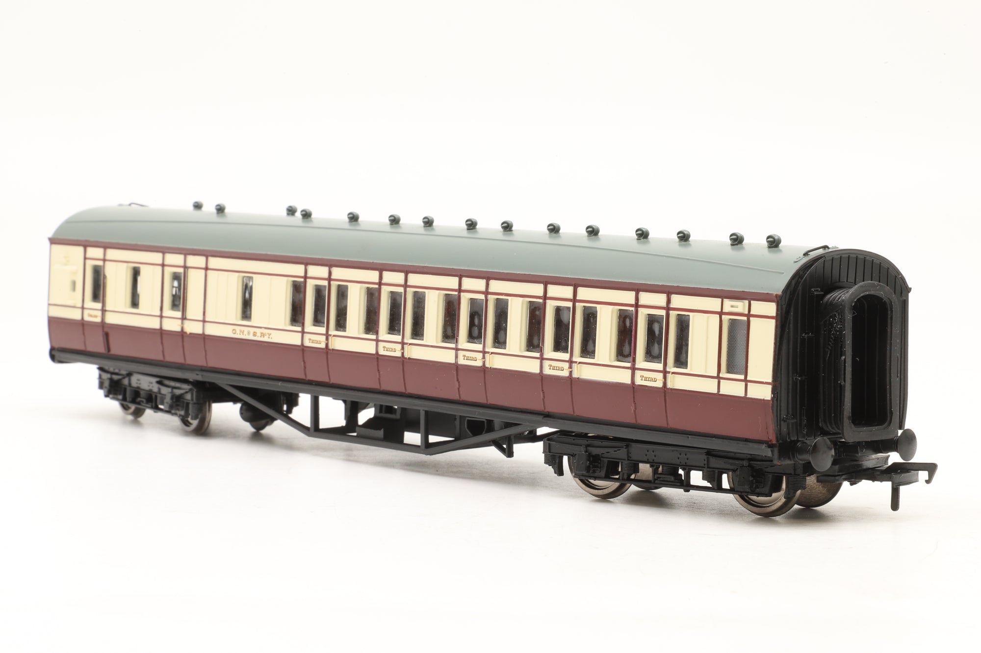 Bachmann OO 30-575 The Railway Children Special Edition Train Pack GWR 57xx Pannier GNSR with Pair of Coaches & Scenecraft Oakworth Station Building