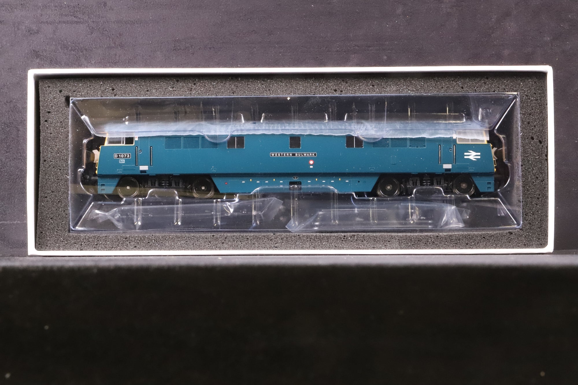 Heljan OO 5220 Class 52 Diesel 'D1073' 'Western Bulwark' BR Blue Full Yellow Ends