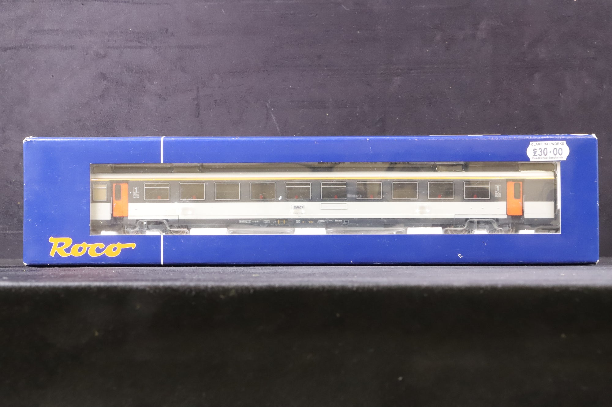 Roco HO 45730 SNCF White & Grey Coach