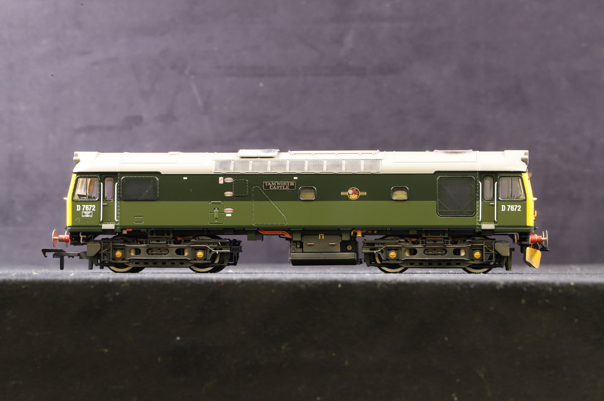 Bachmann OO 32-334SFX Class 25/3 D7672 &#39;Tamworth Castle&#39; in BR Two-Tone Green w/ Full Yellow Ends - DCC Sound &amp; Lightly Weathered