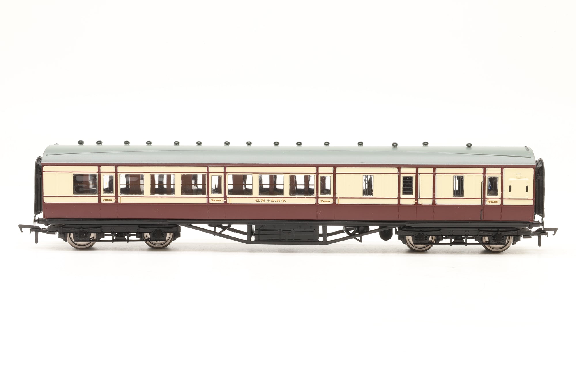 Bachmann OO 30-575 The Railway Children Special Edition Train Pack GWR 57xx Pannier GNSR with Pair of Coaches & Scenecraft Oakworth Station Building