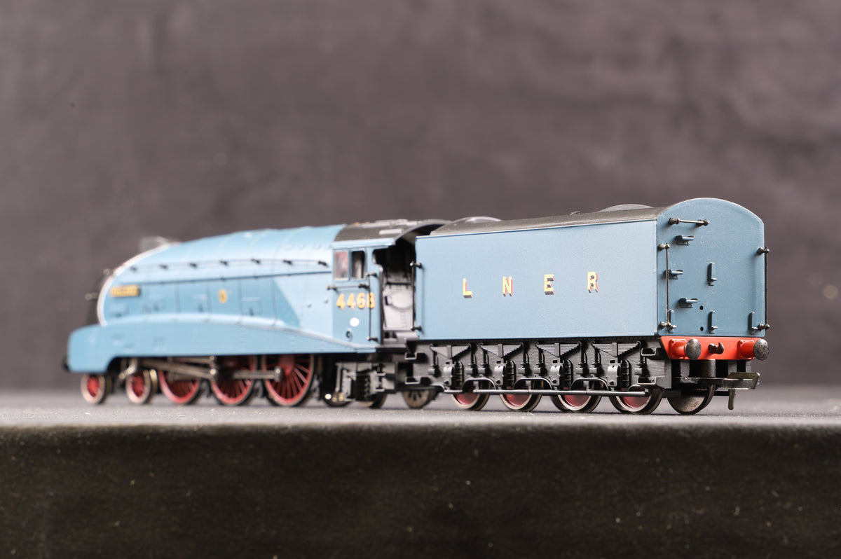 Bachmann OO 31-952 A4 Class &#39;4468&#39; &#39;Mallard&#39; LNER Garter Blue With Valances