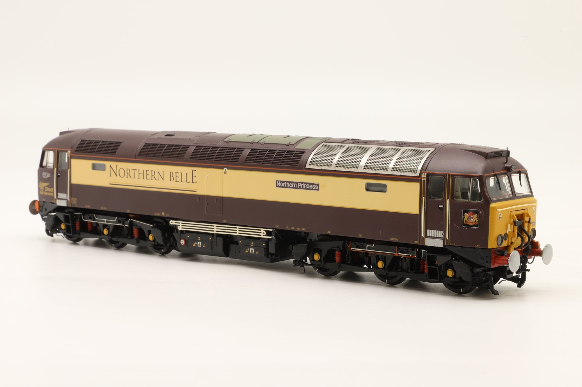 Bachmann OO 32-764 Class 57 57305 'Northern Princess' in Pullman Northern Belle Livery – DCC Sound