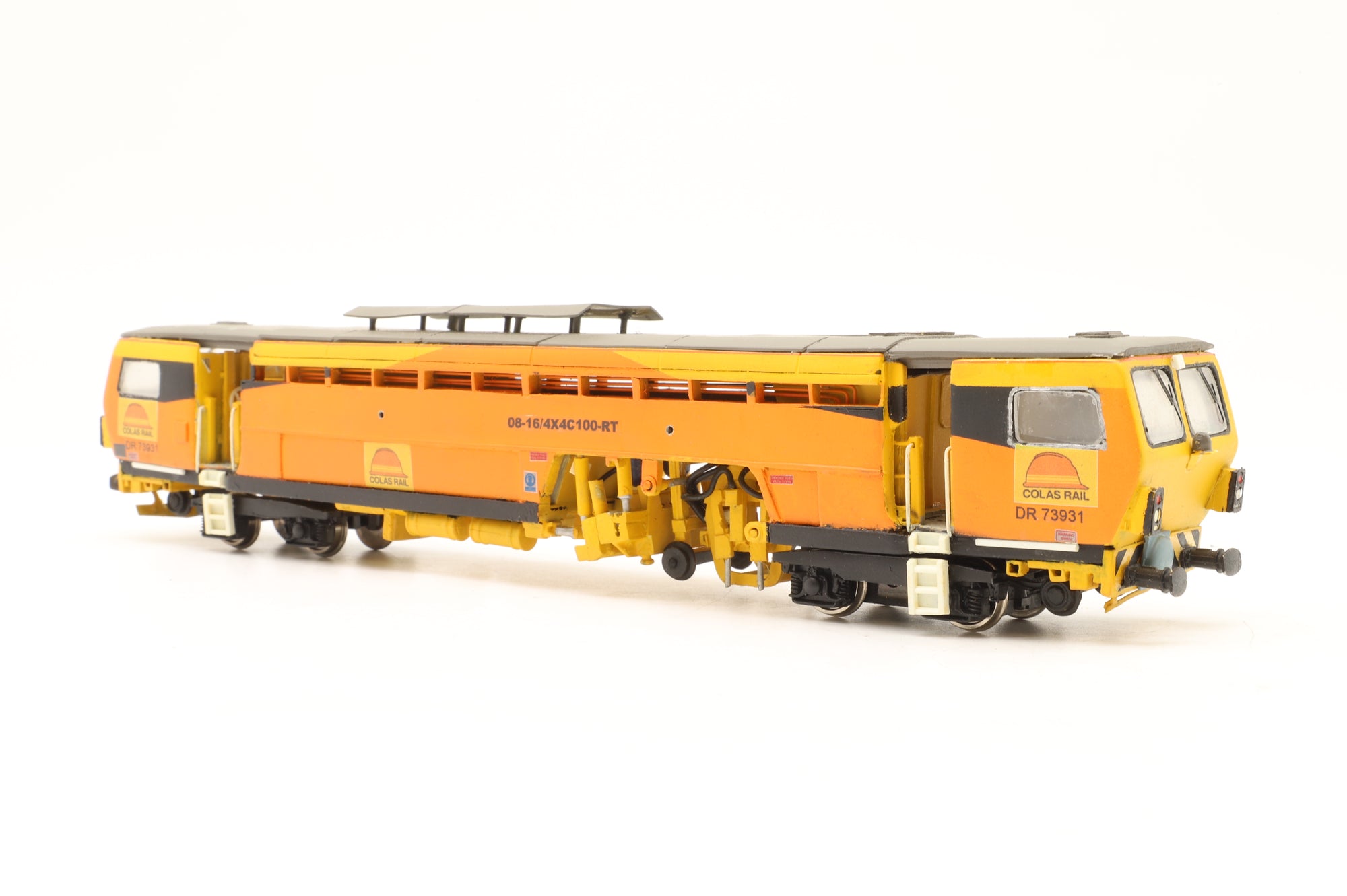 Custom OO Tamper in Colas Rail Livery