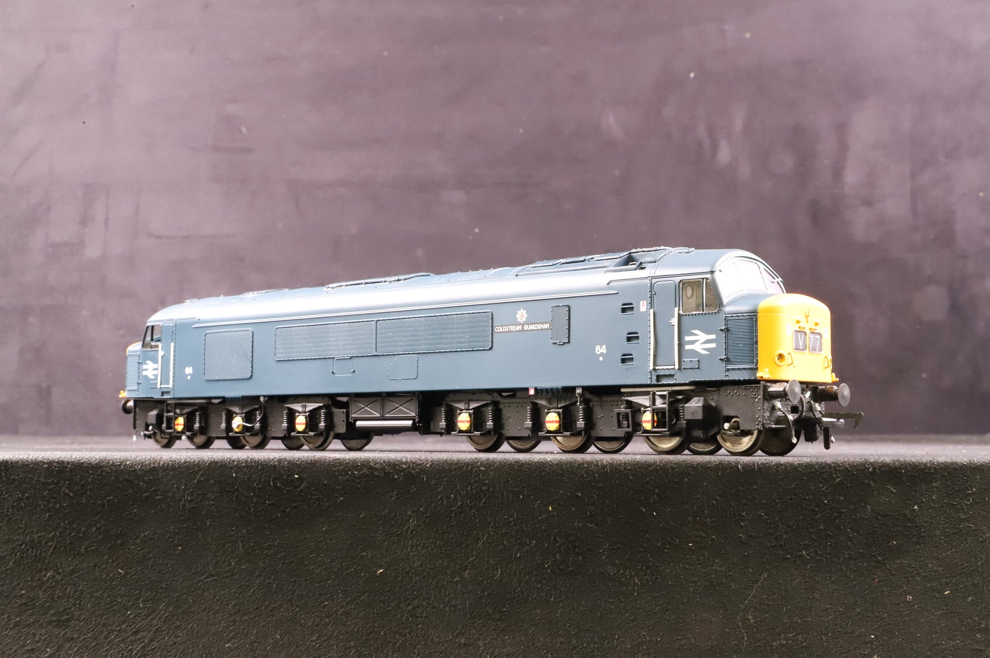 Heljan OO 45104 Class 45 No.64 'Coldstream Guard' in BR Blue