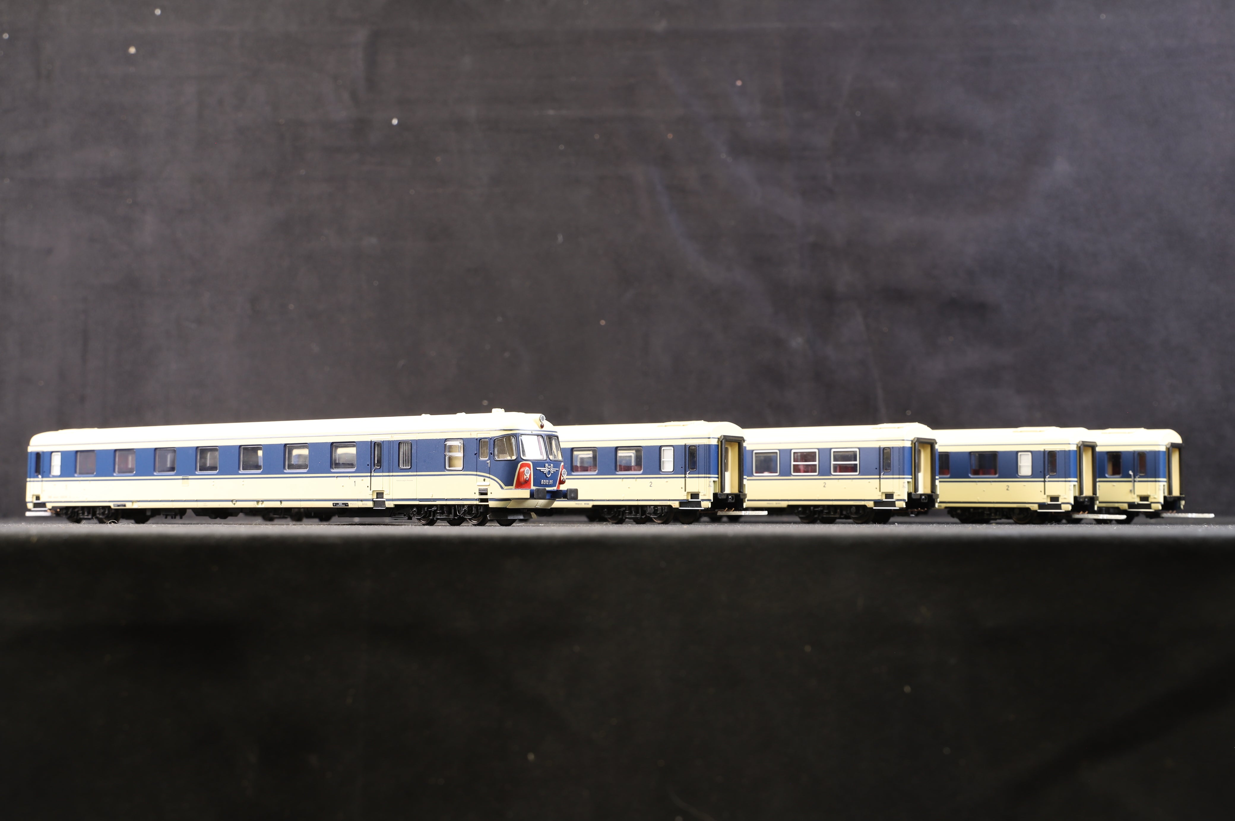 Roco HO OBB TransAlpin EMU - Missing Power Car - Clark Railworks