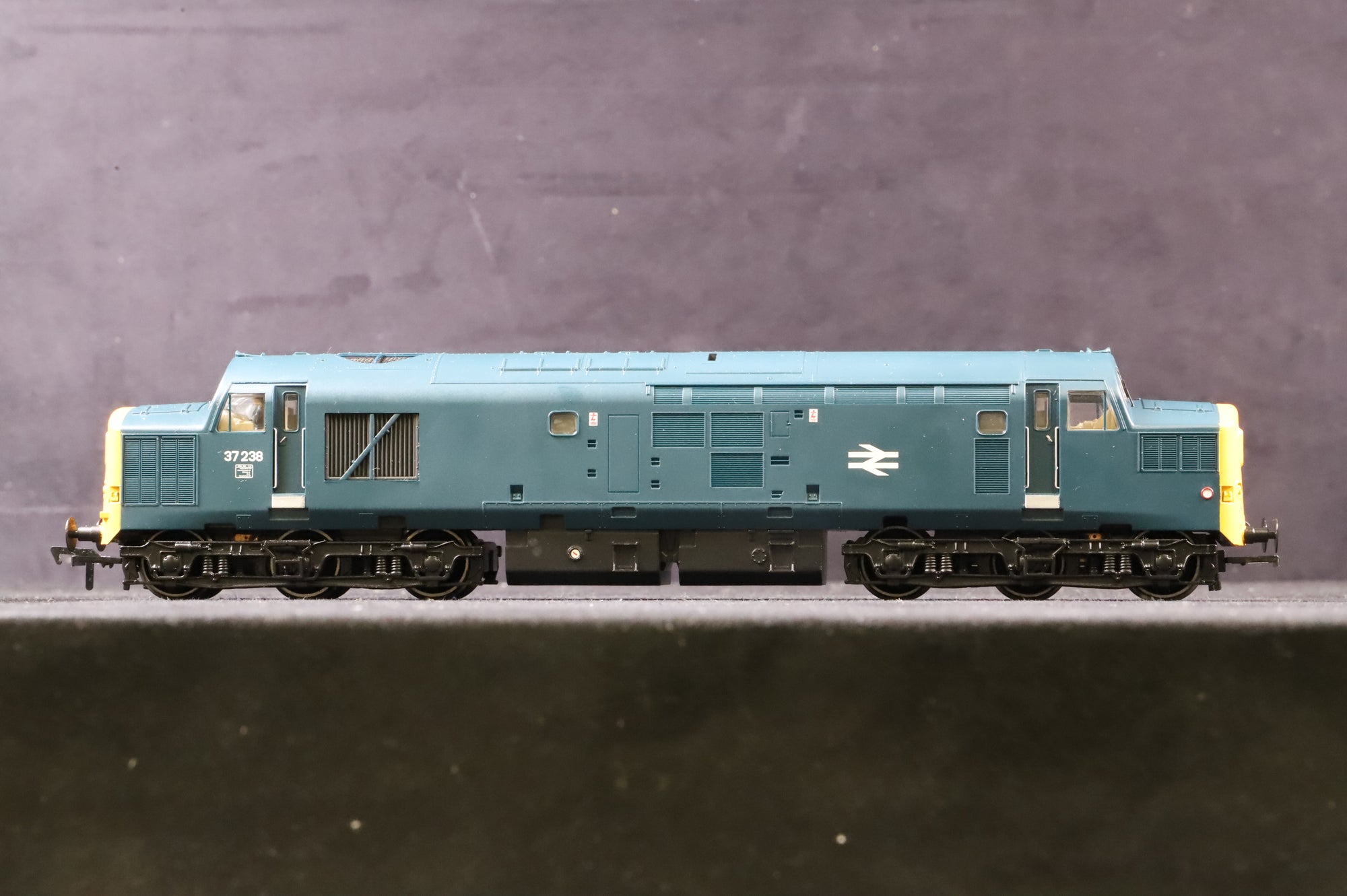 Bachmann OO 32-777 Class 37 '37238' Diesel Locomotive BR Blue Full Yellow Ends