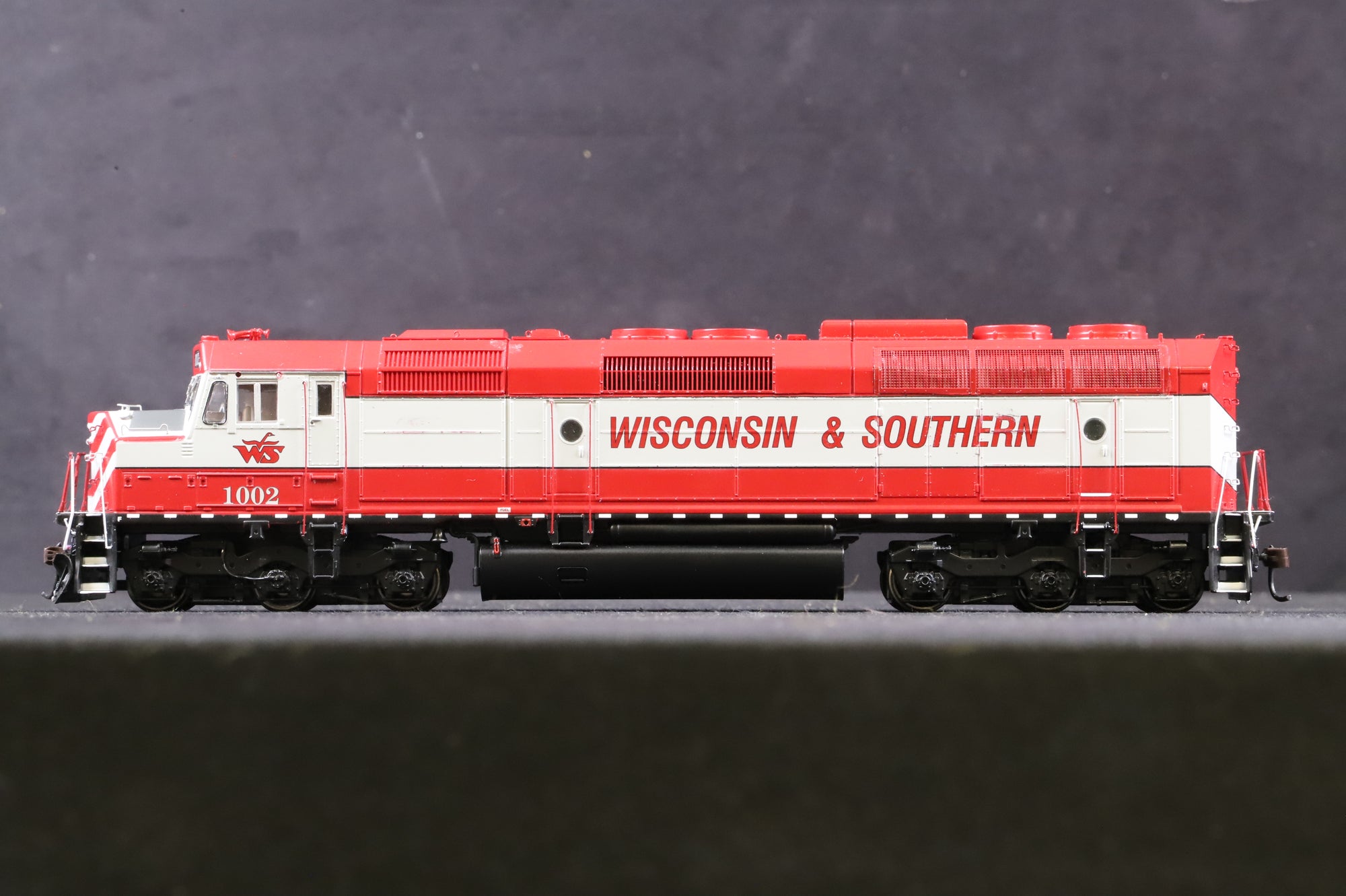 Genesis HO G67637 F45 '1002' Diesel Locomotive Wisconsin & Southern DCC Fitted