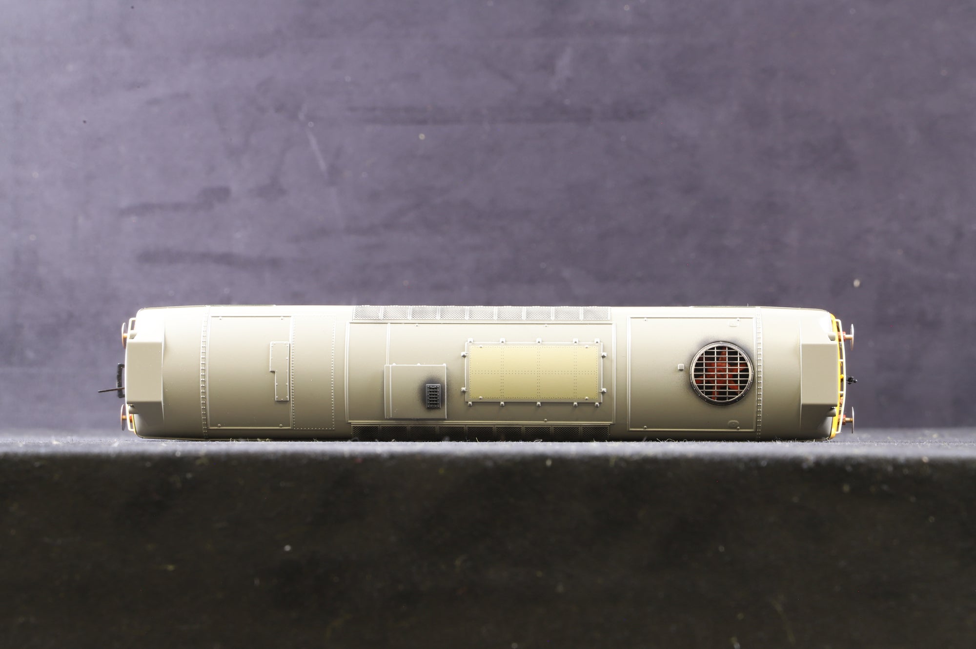 Bachmann OO 32-334SFX Class 25/3 D7672 'Tamworth Castle' in BR Two-Tone Green w/ Full Yellow Ends - DCC Sound & Lightly Weathered