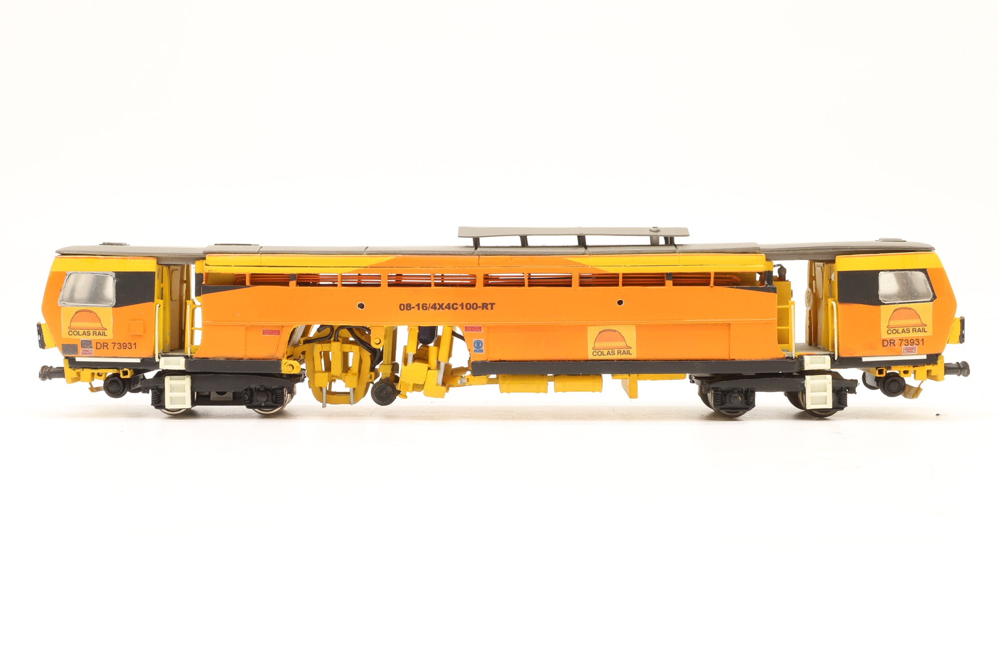 Custom OO Tamper in Colas Rail Livery