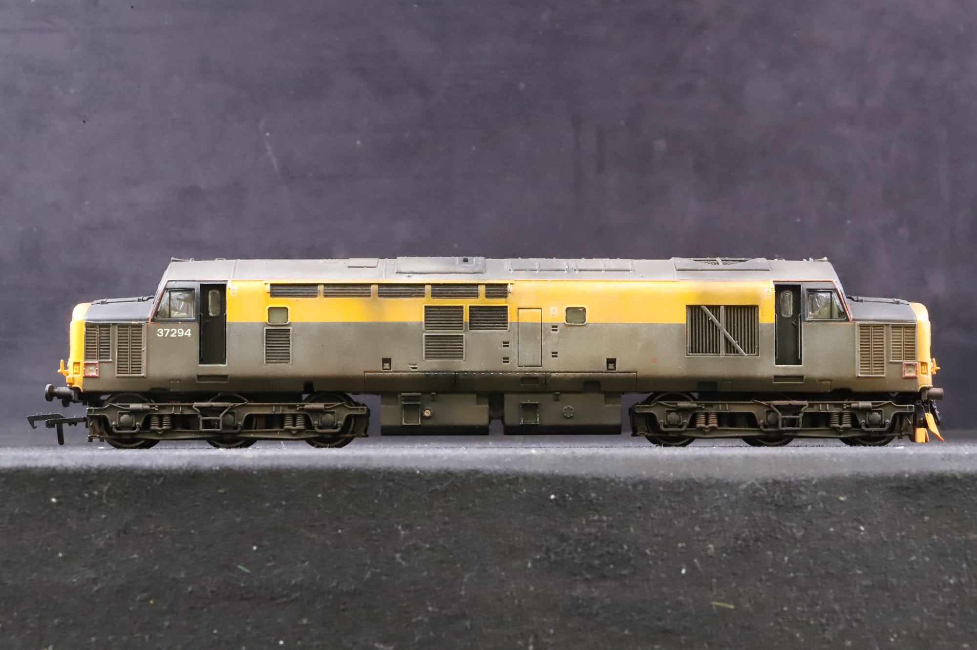 WORKSHOP Bachmann OO Class 37 37294 in BR Engineers Dutch - Weathered