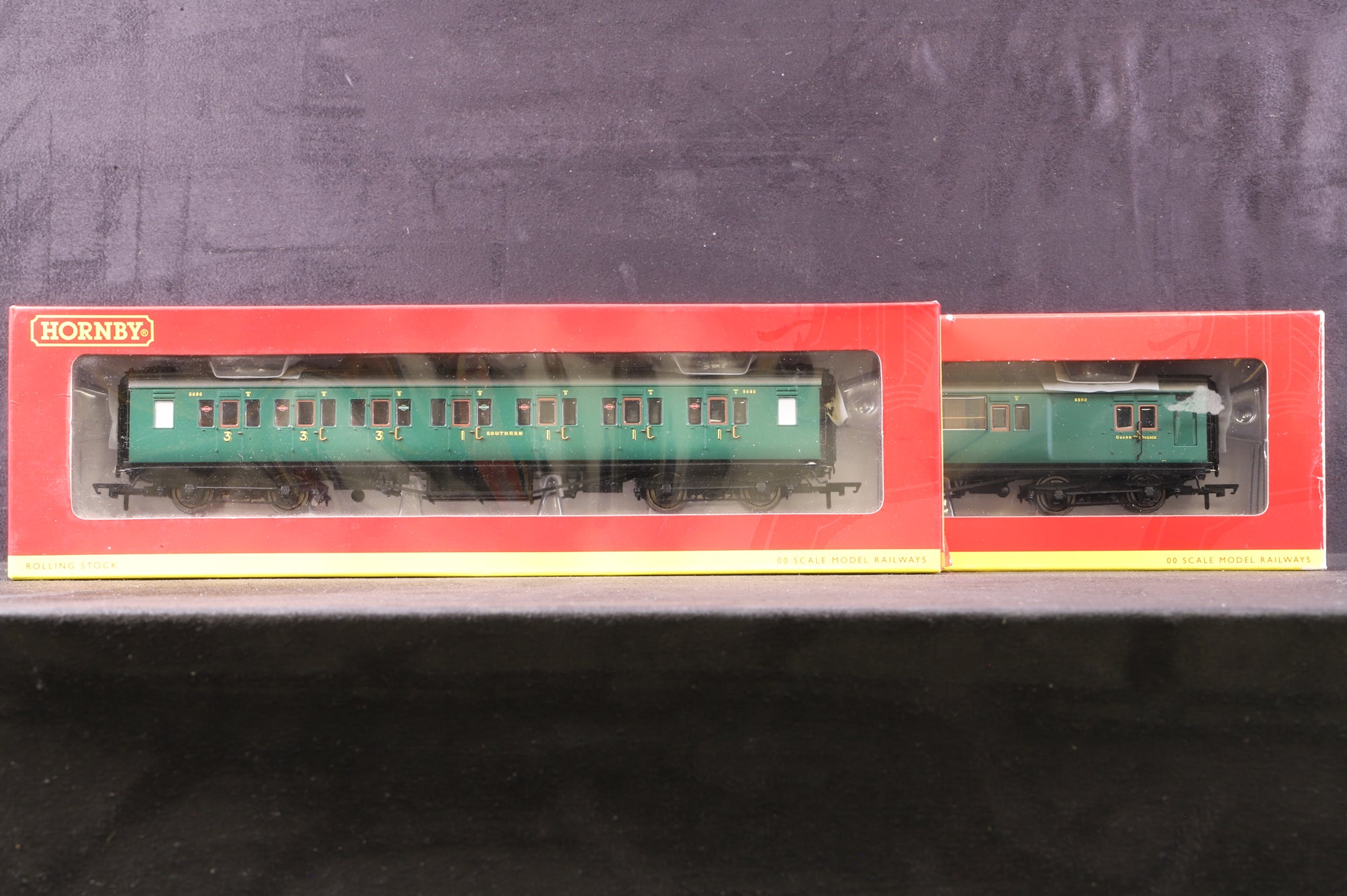 Hornby OO Rake of 4 SR Maunsell Coaches, Inc. R4336A, R4338C, R4341A & R4342B
