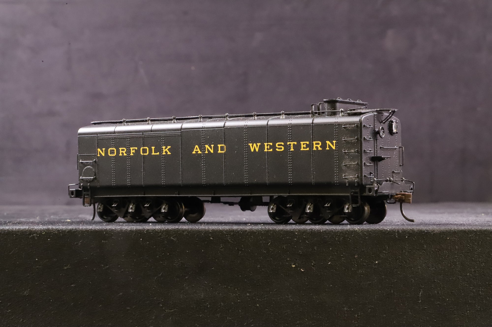 Spectrum HO 82105 '608' Norfolk & Western Class J Freight w/Dog House