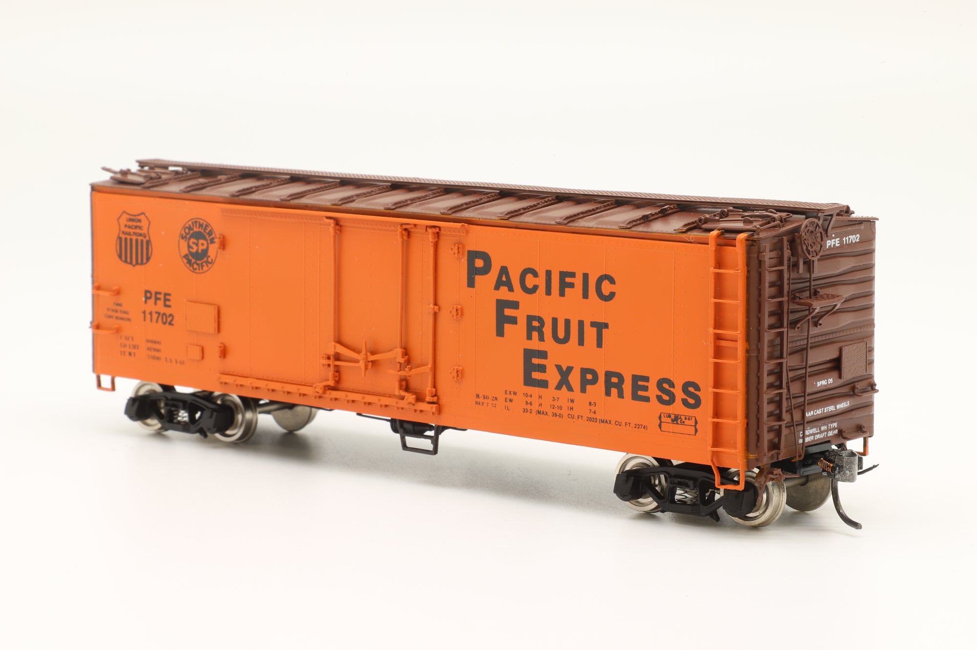 Challenger Imports Ltd HO 2060.1 PFE Class R40-28 Ice Refrigerator Car, Factory Painted Brass