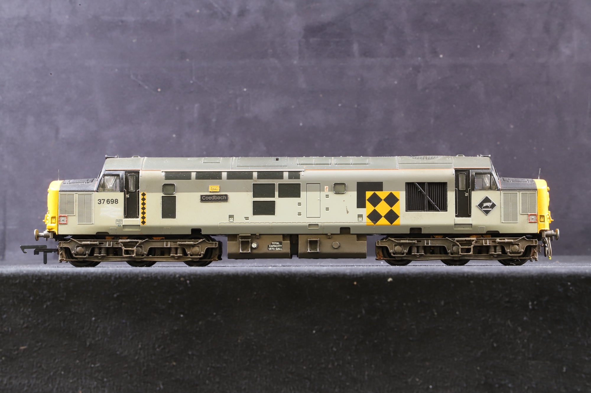 Bachmann OO 32-380DS Class 37/5 Diesel '37698' Railfreight Coal Sector 'Coedbach, Weathered, DCC Sound