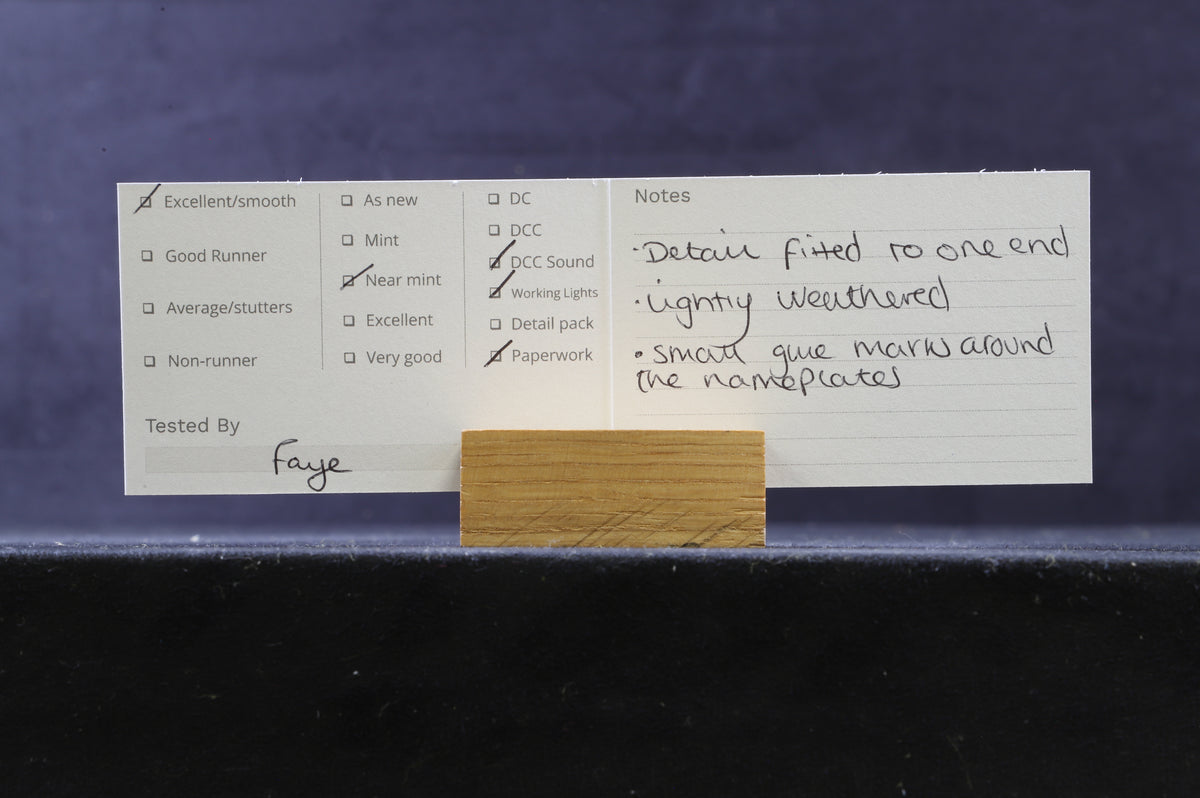 Bachmann OO 32-334SFX Class 25/3 D7672 &#39;Tamworth Castle&#39; in BR Two-Tone Green w/ Full Yellow Ends - DCC Sound &amp; Lightly Weathered