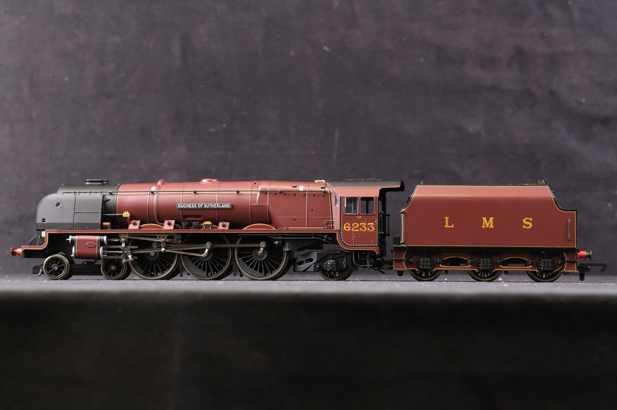 Hornby OO Duchess Class &#39;46233&#39; &#39;Duchess of Sutherland&#39; &amp; 3 x Northern Belle Coaches