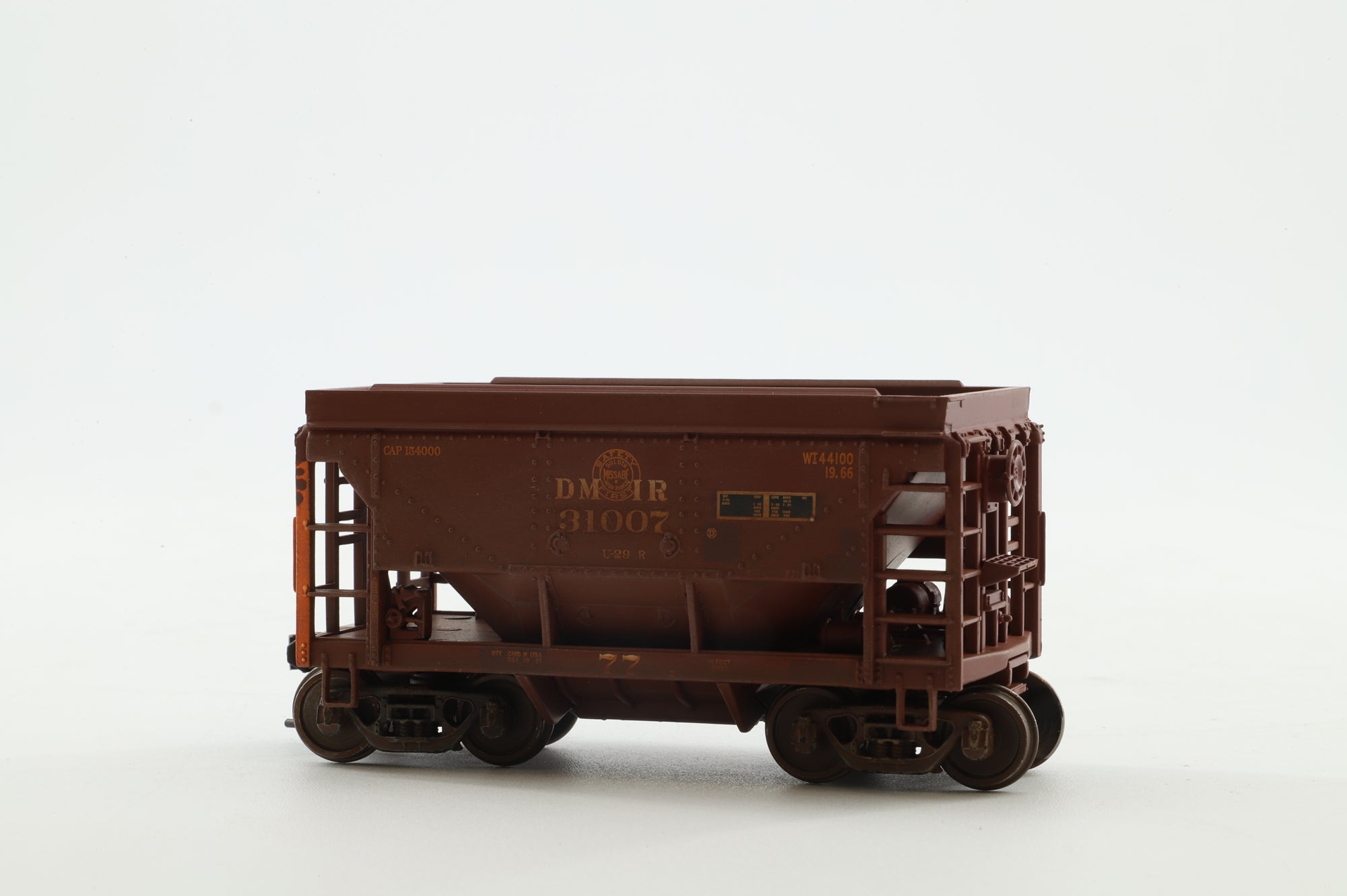 Walthers HO 4-Pack of 24' Michigan Ore Cars in DMIR Brown/Yellow - Pro-Weathered/Renumbered