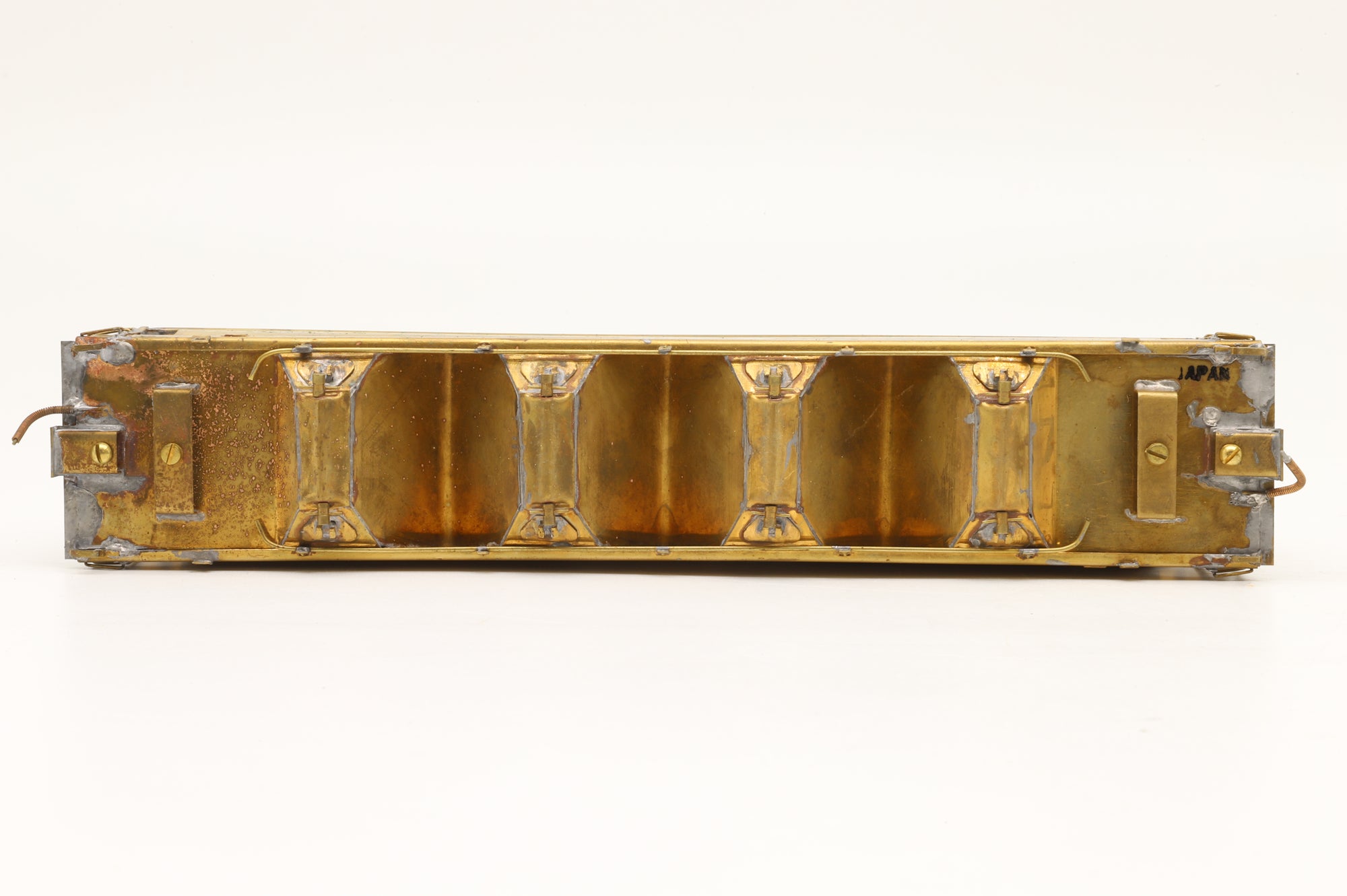 Walthers Inc. HO Brass Centre Flow Covered Hopper Car Body Unpainted