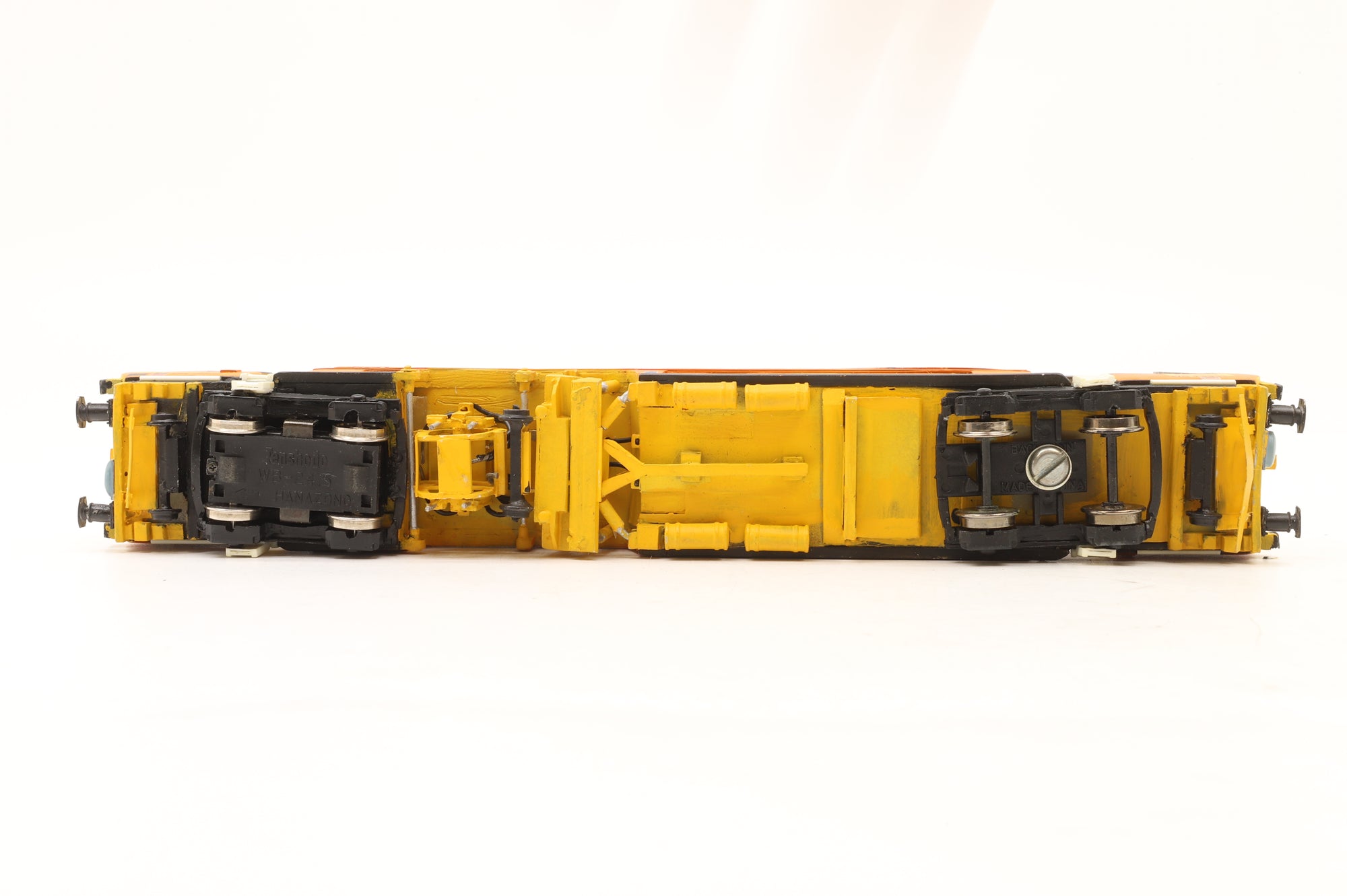 Custom OO Tamper in Colas Rail Livery