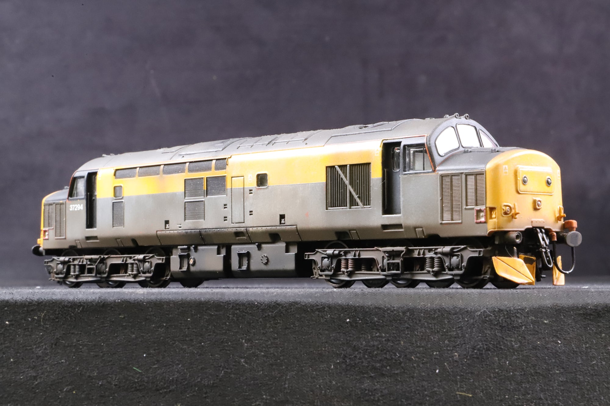 WORKSHOP Bachmann OO Class 37 37294 in BR Engineers Dutch - Weathered