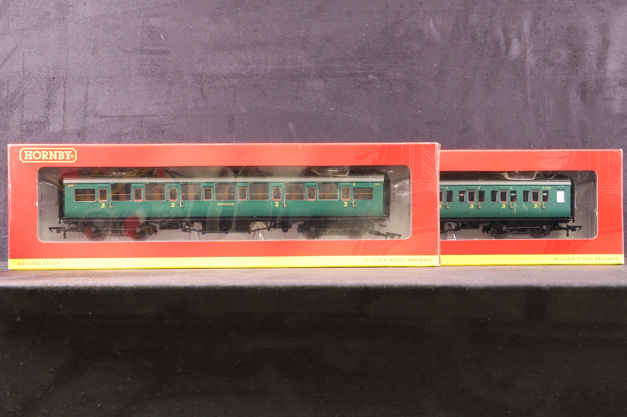 Hornby OO Rake of 4 SR Maunsell Coaches, Inc. R4336A, R4338C, R4341A & R4342B