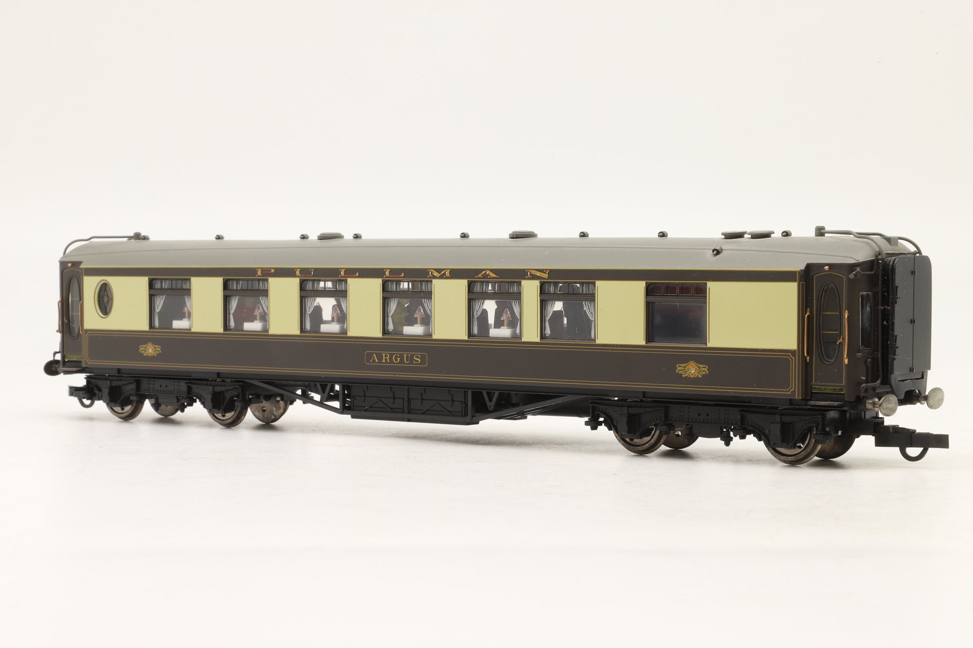 Hornby OO Rake of 4 Pullman Cars, Including R4487, R4150, R4163 & R4164