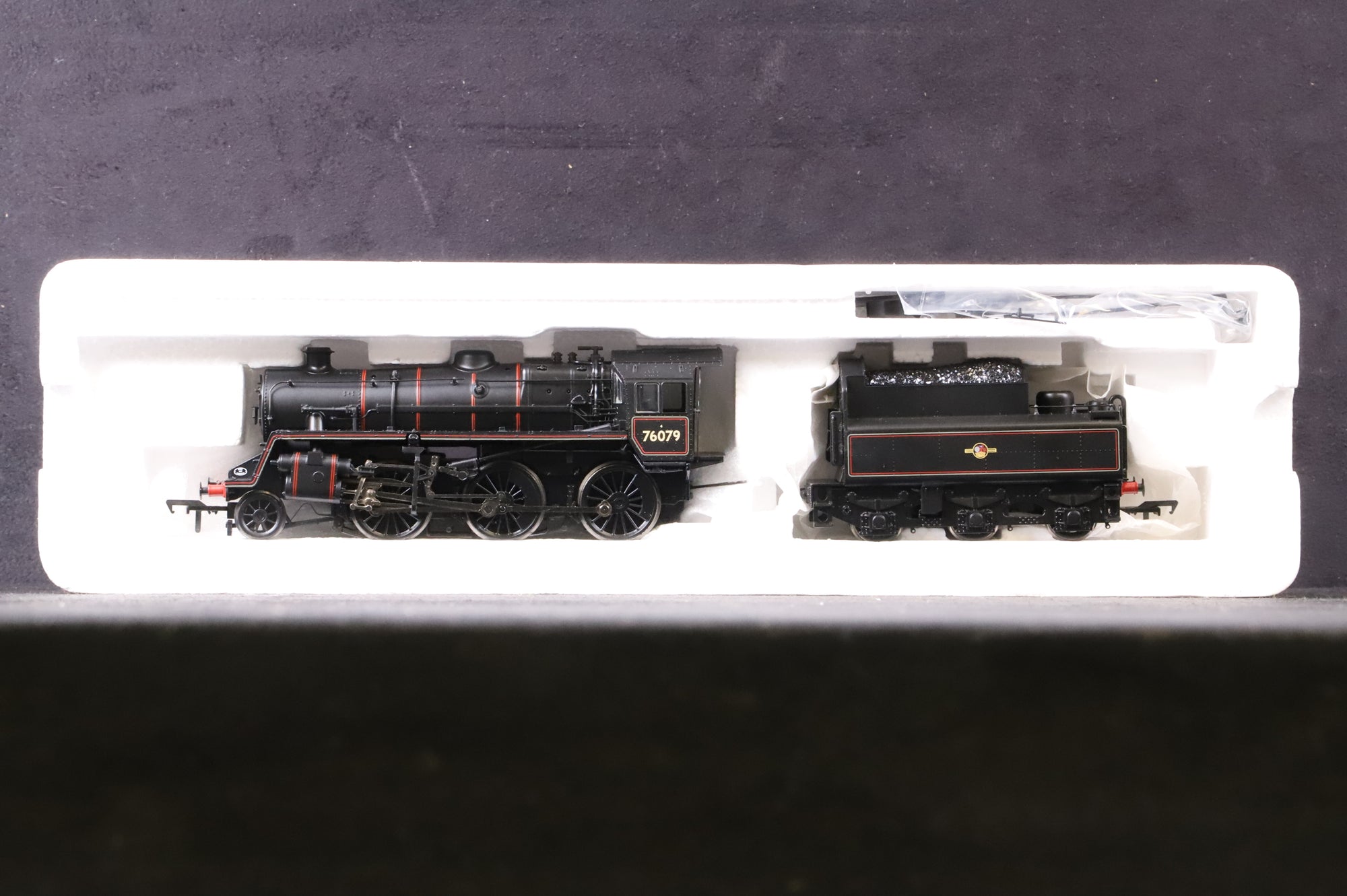 Bachmann OO 32-952 Standard 4MT 76079 in BR Black w/ BR2 Tender & Late Crest
