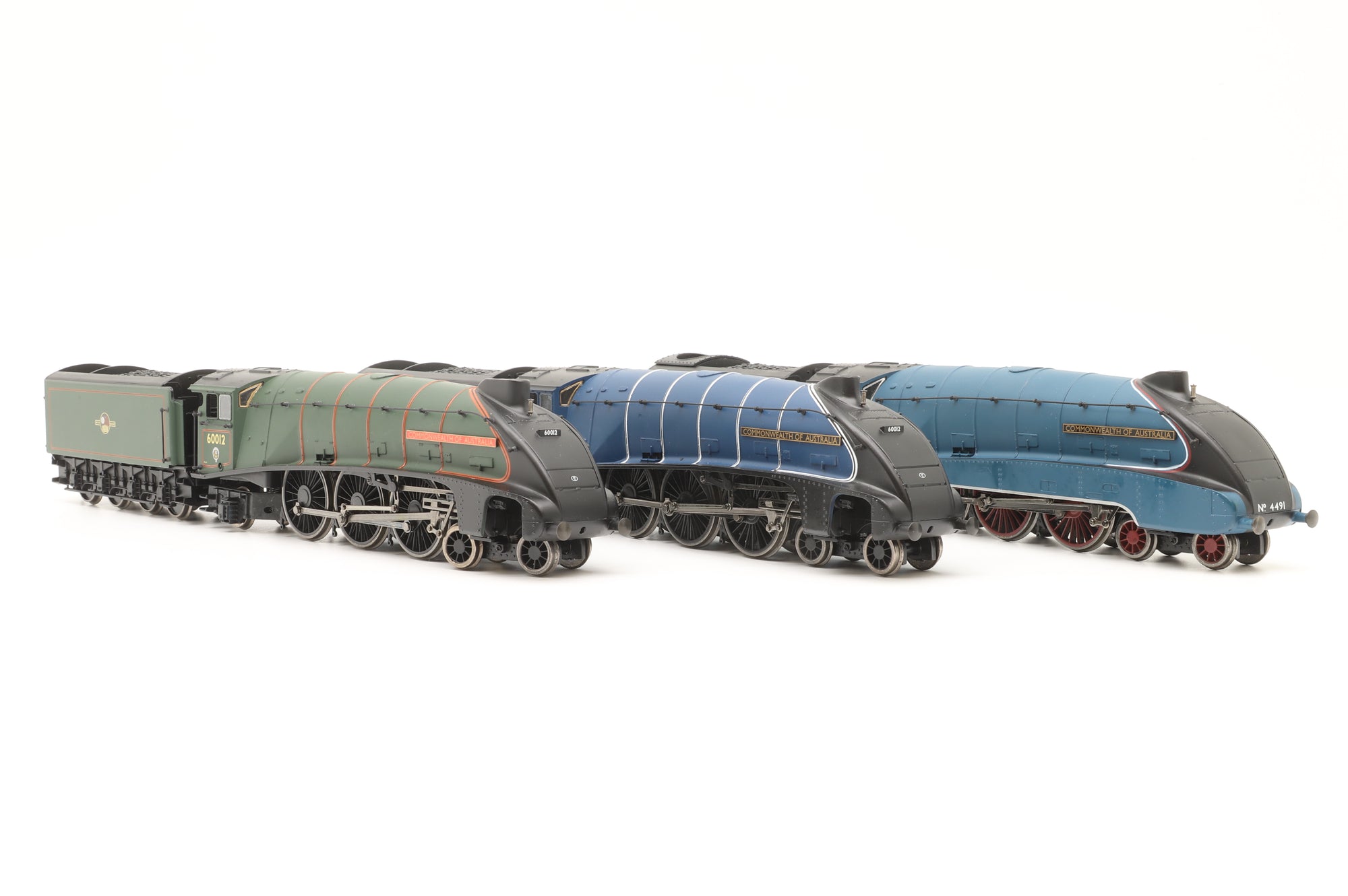 Bachmann OO 31-2001 Set of 3 Class A4 'Commonwealth of Australia' in BR Green, BR Blue & LNER Blue