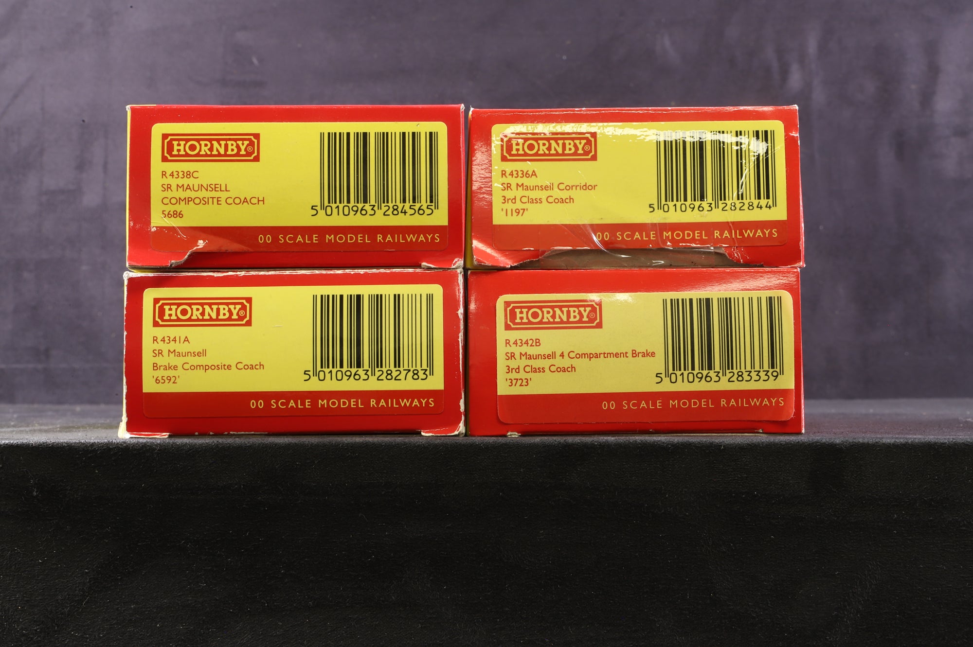 Hornby OO Rake of 4 SR Maunsell Coaches, Inc. R4336A, R4338C, R4341A & R4342B