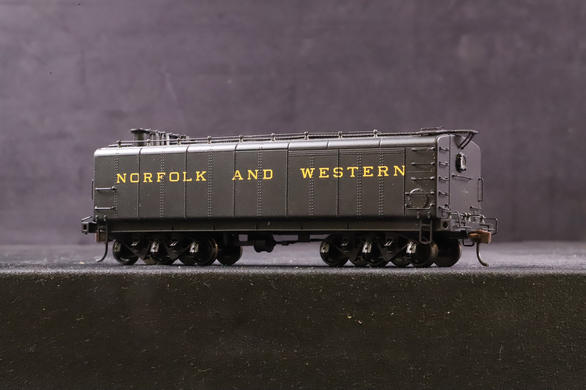 Spectrum HO 82105 '608' Norfolk & Western Class J Freight w/Dog House