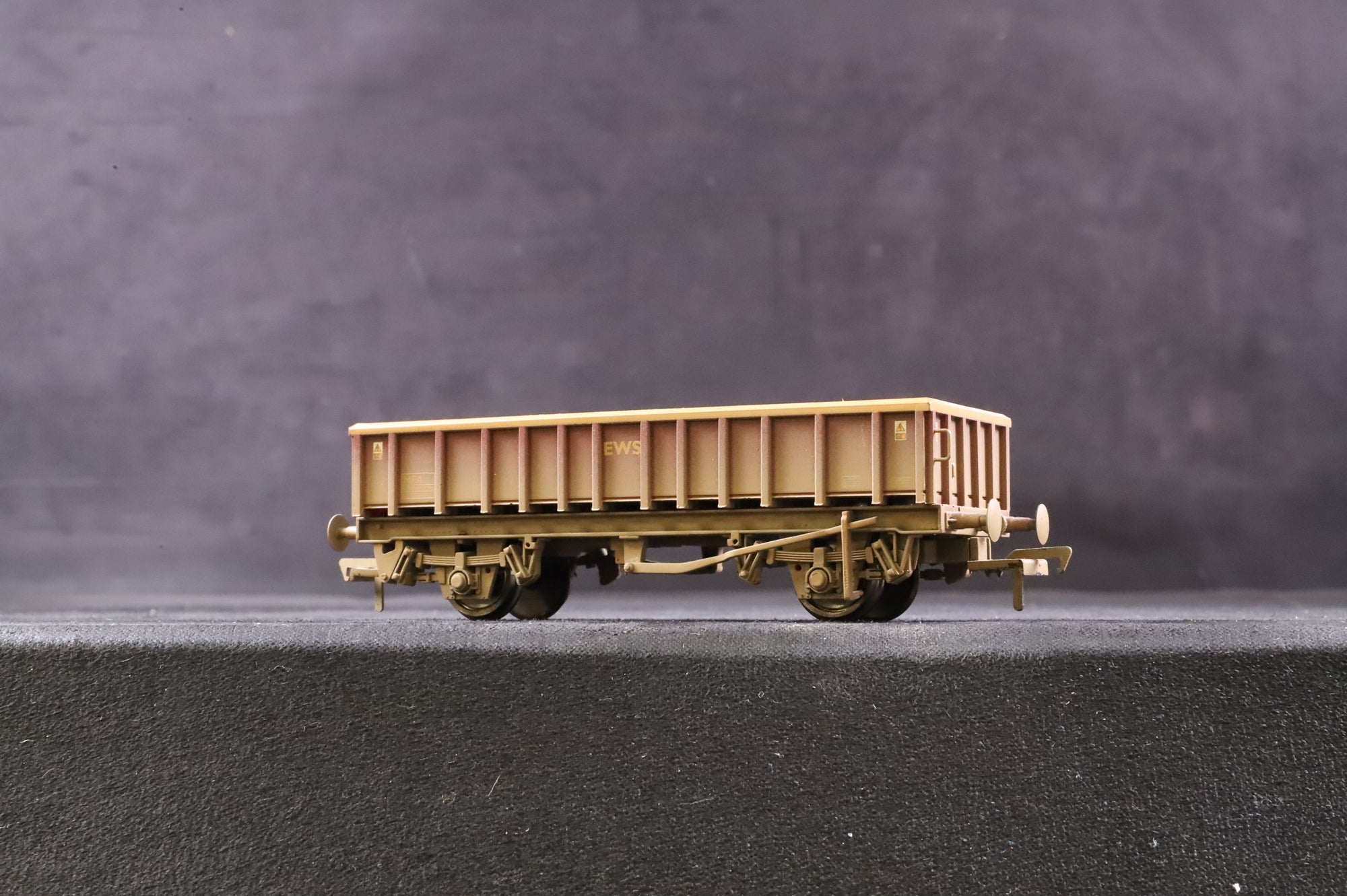 Bachmann OO Rake of 4 EWS MFA Open Box Mineral Wagons, Inc. 2 x 38-010B & 2 x38-013