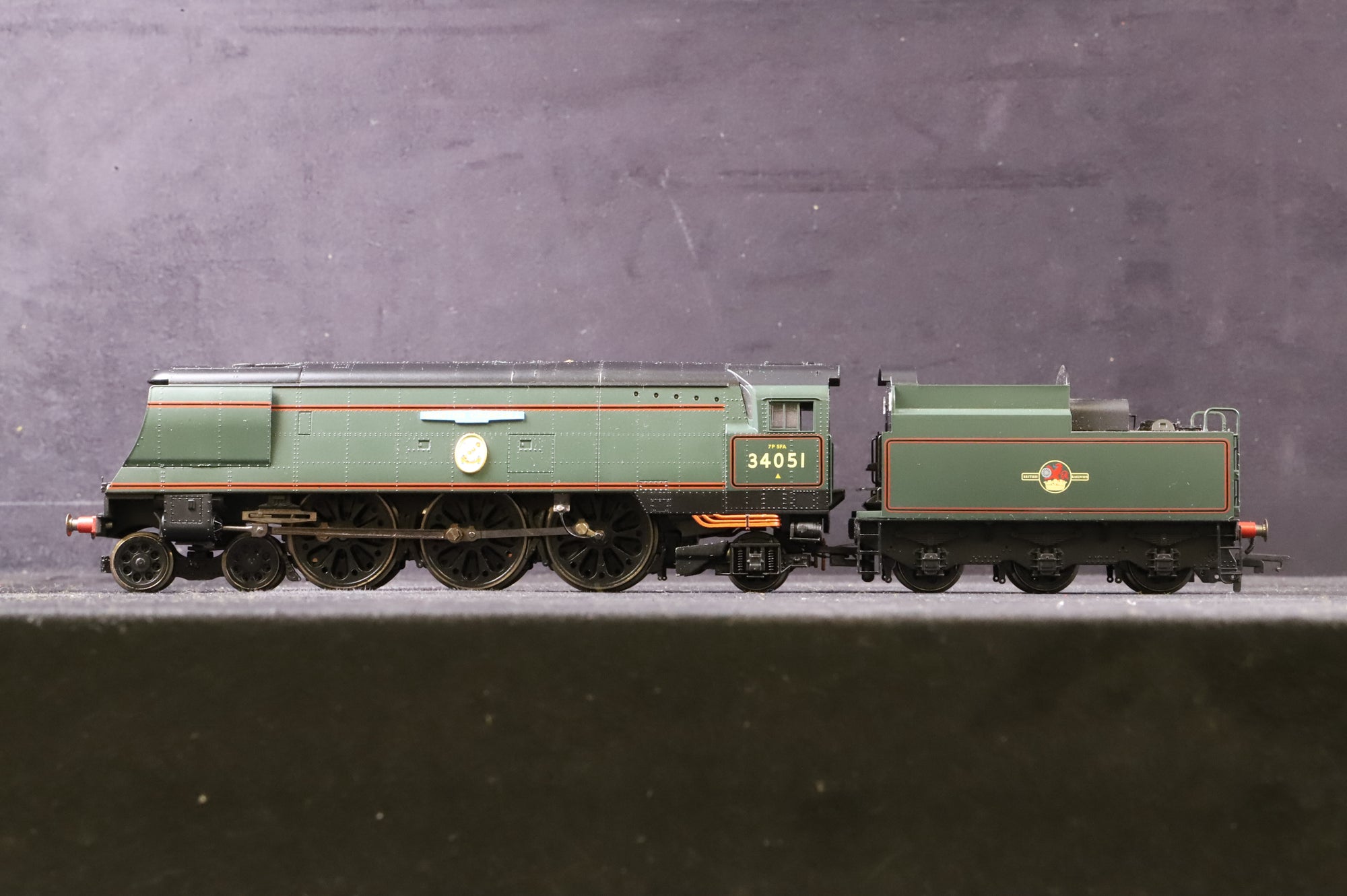 Hornby OO R2385 West Country Class '34051' 'Winston Churchill' BR Green L/C