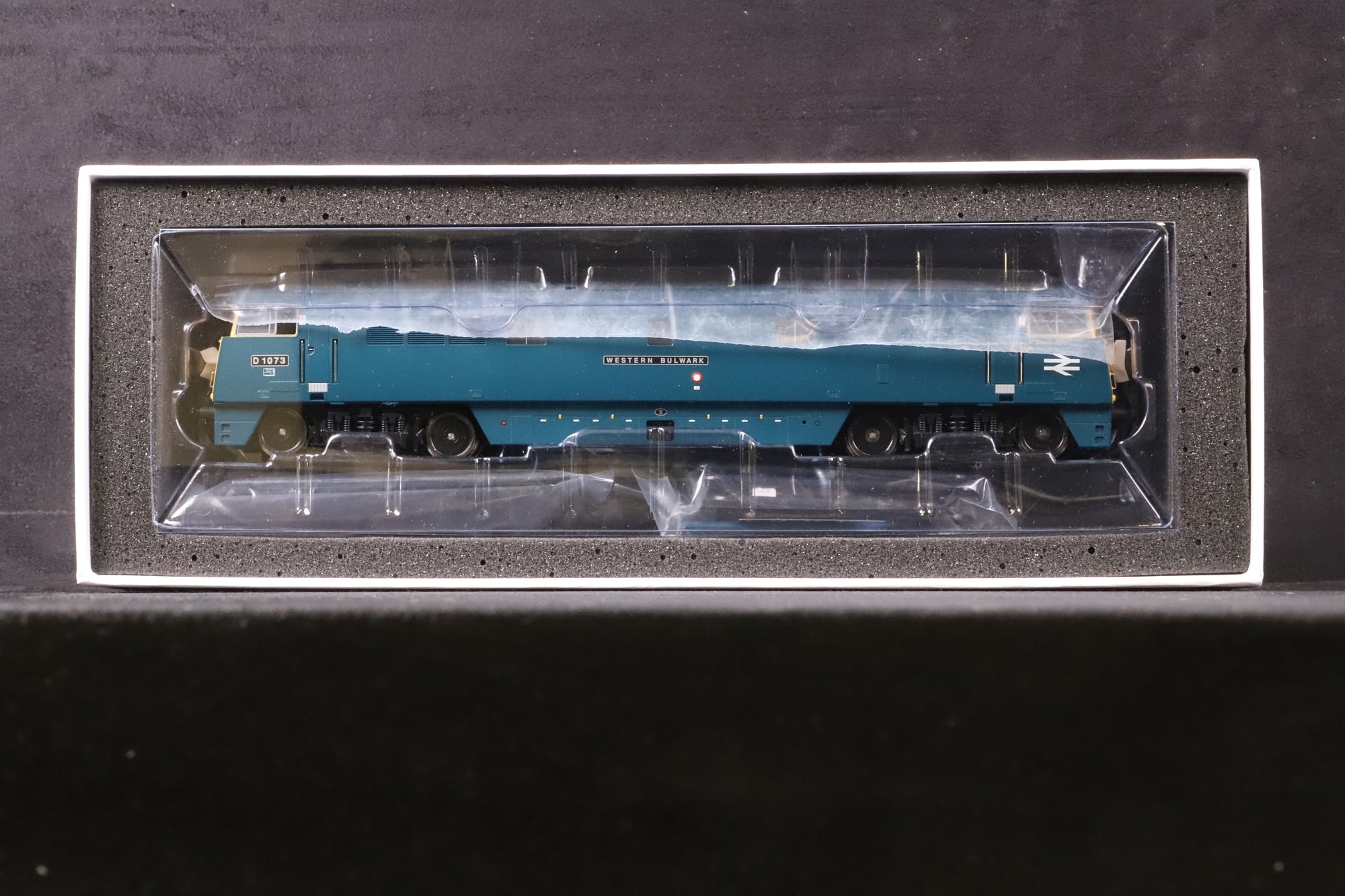 Heljan OO 5220 Class 52 Diesel 'D1073' 'Western Bulwark' BR Blue Full Yellow Ends