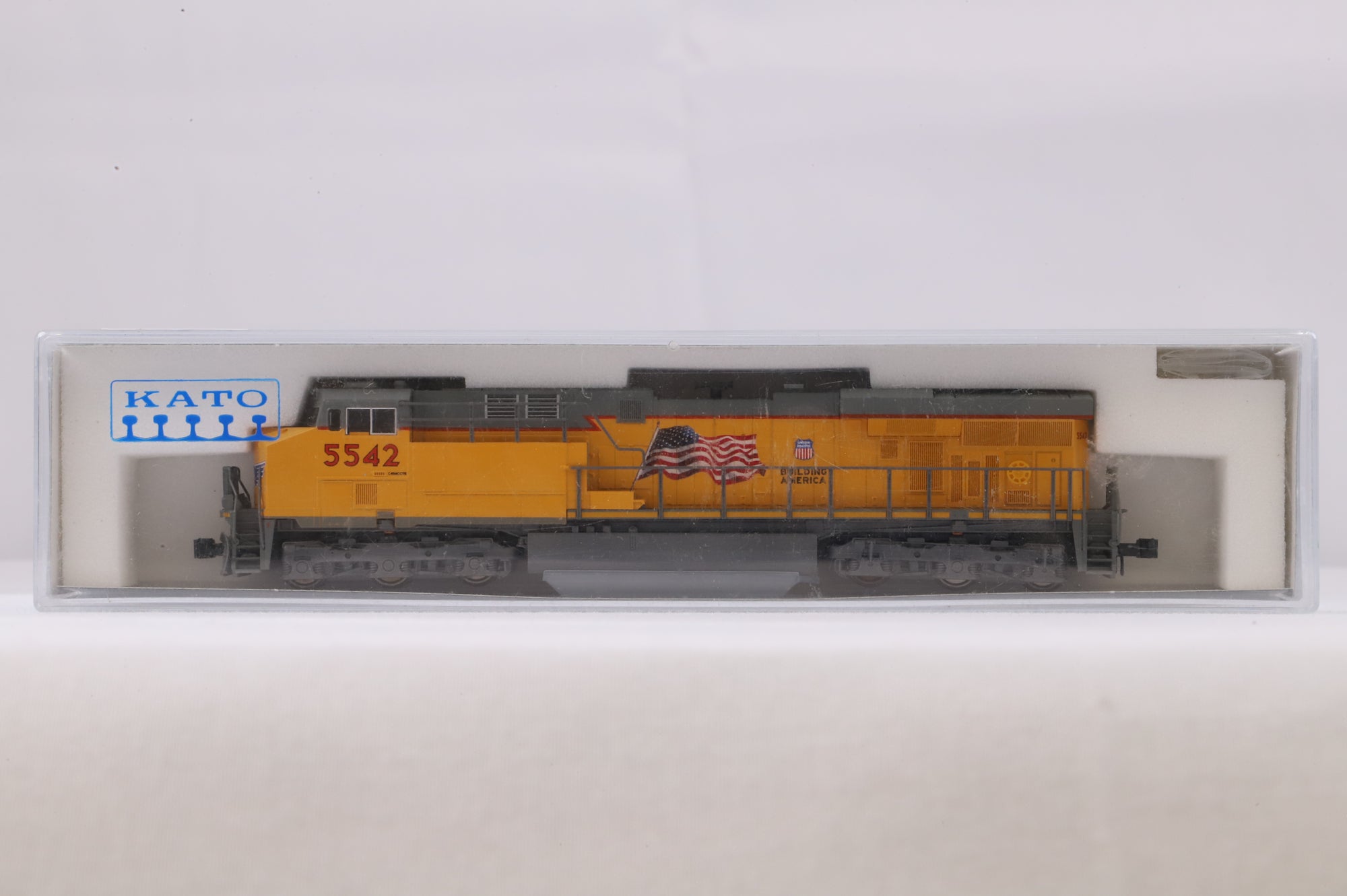 Kato N 176-8902 ES44AC UP '5542' Diesel Locomotive