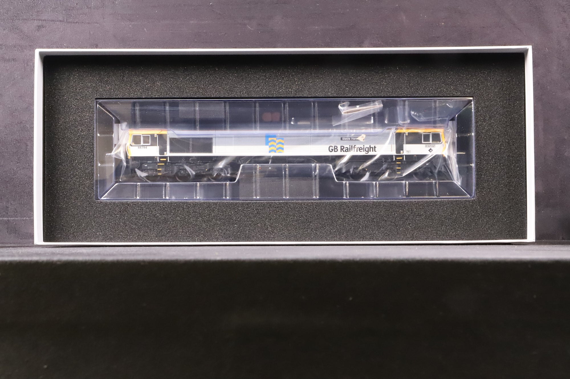 Accurascale OO ACC3030-DCC Class 66 66794 'Steve Hannan' in GBRF/BR Railfreight Petroleum Heritage Livery - DCC Sound