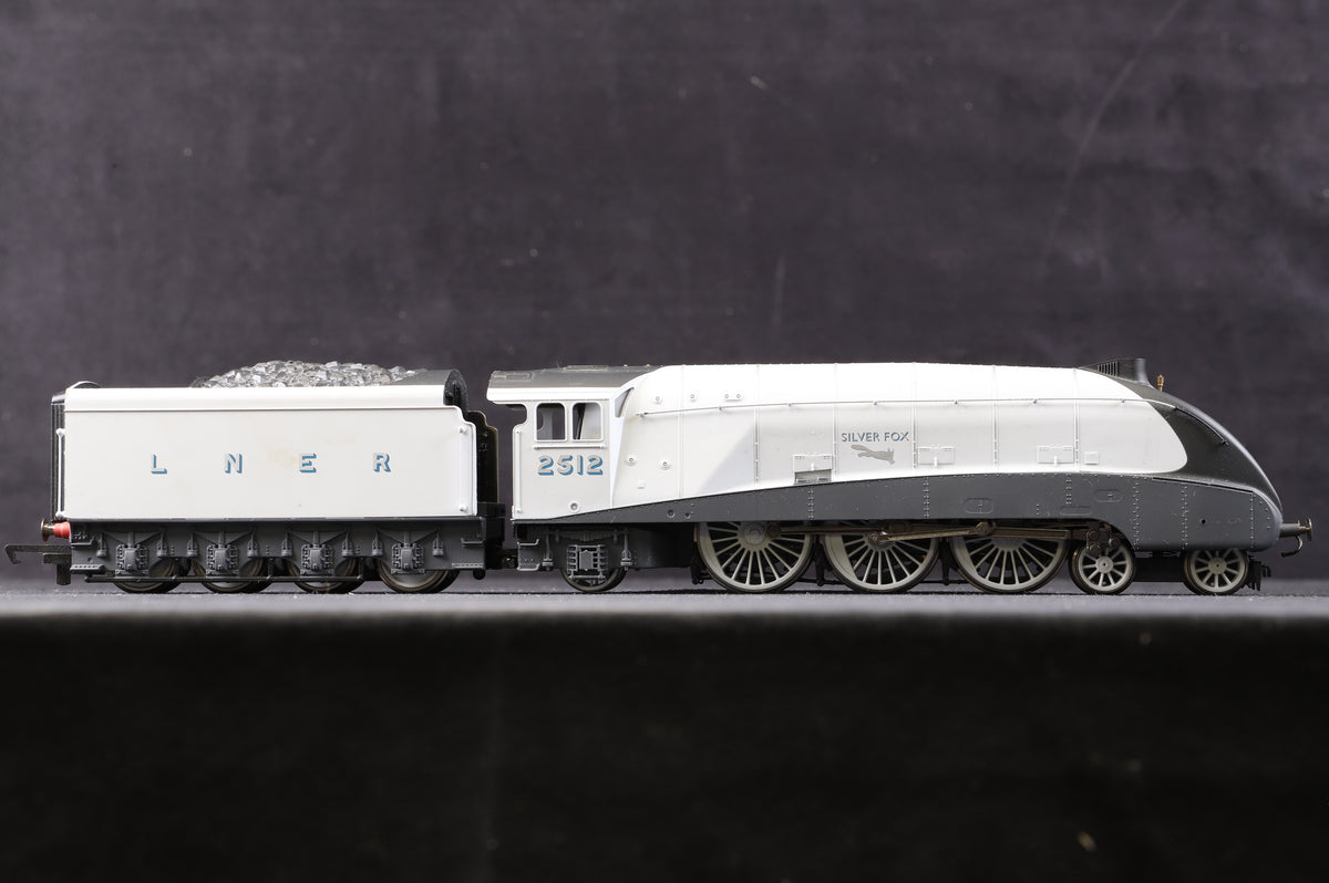 Hornby OO R3174 Silver Jubilee Train Pack