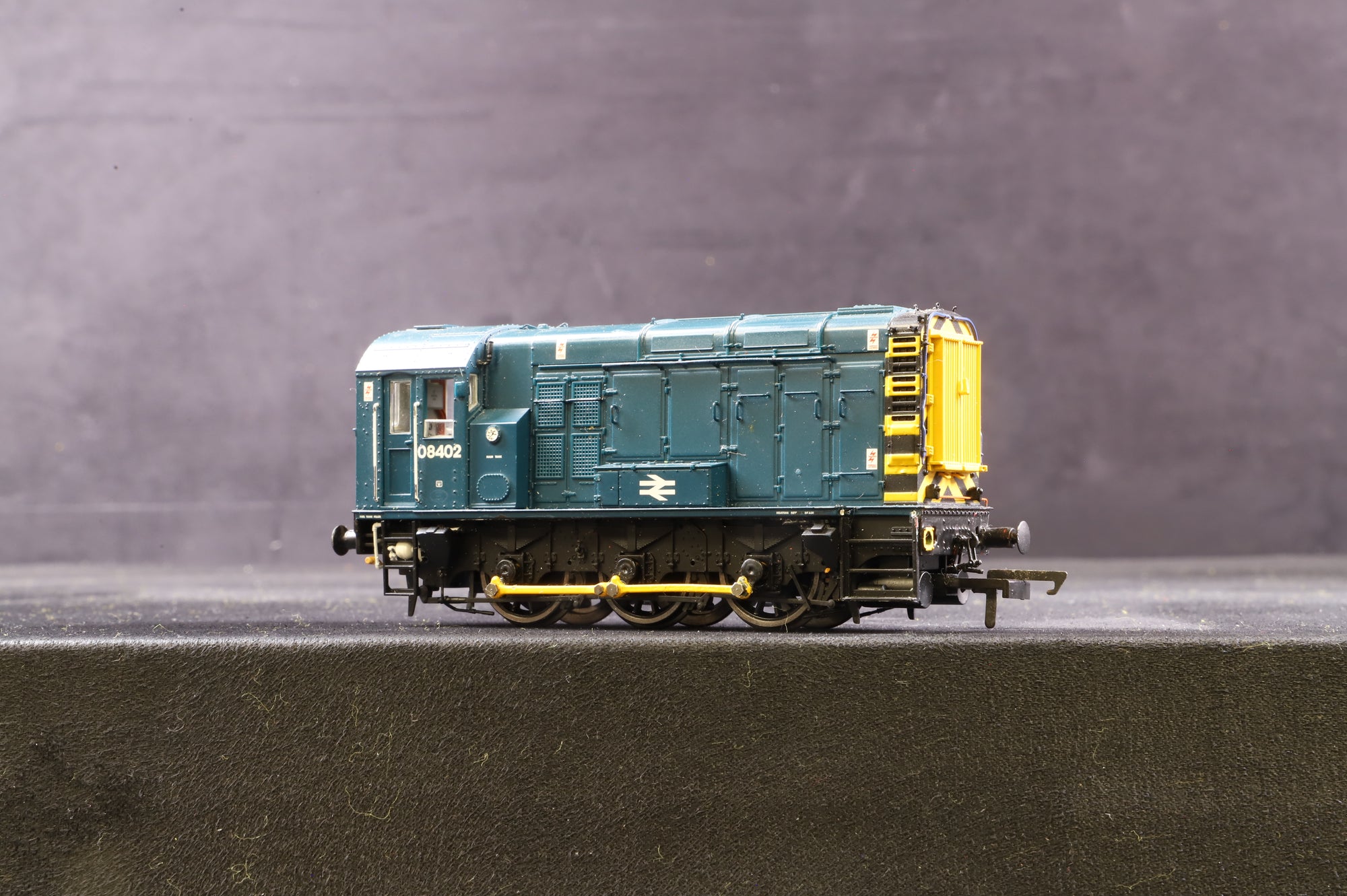 Hornby OO R2418 BR 0-6-0 Class 08 '08402'