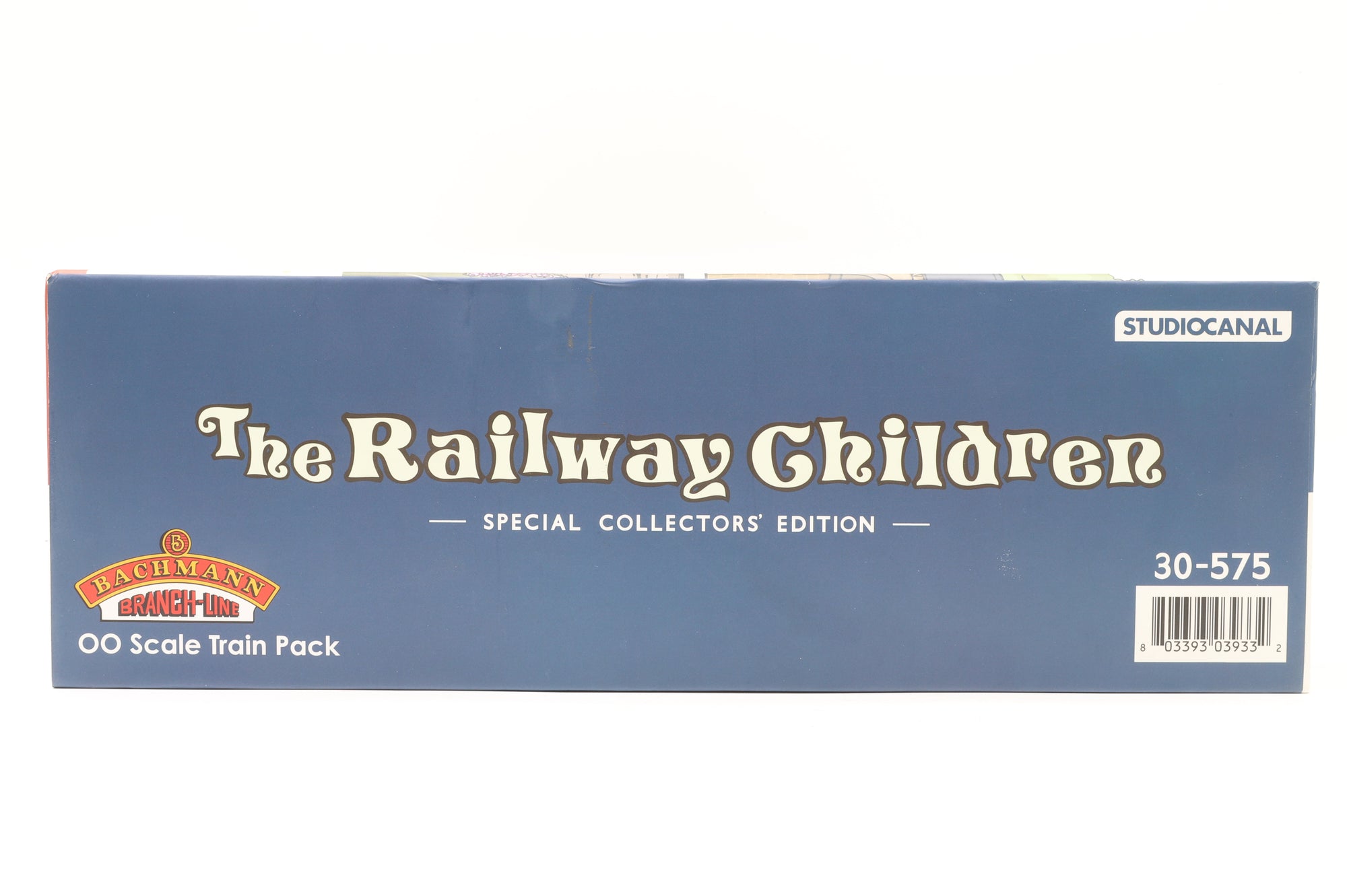 Bachmann OO 30-575 The Railway Children Special Edition Train Pack GWR 57xx Pannier GNSR with Pair of Coaches & Scenecraft Oakworth Station Building