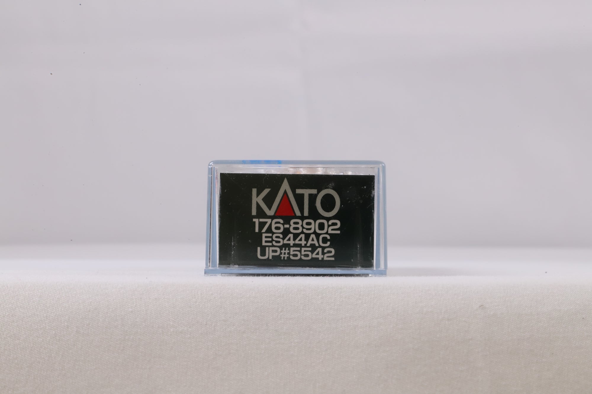 Kato N 176-8902 ES44AC UP '5542' Diesel Locomotive